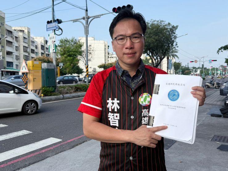 林智鴻出示 2015 年民航局可行性研究報告