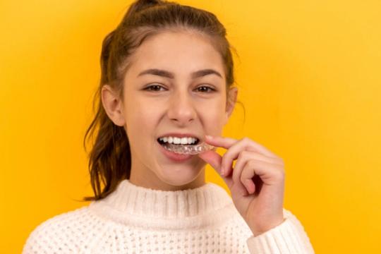 woman with tooth pain