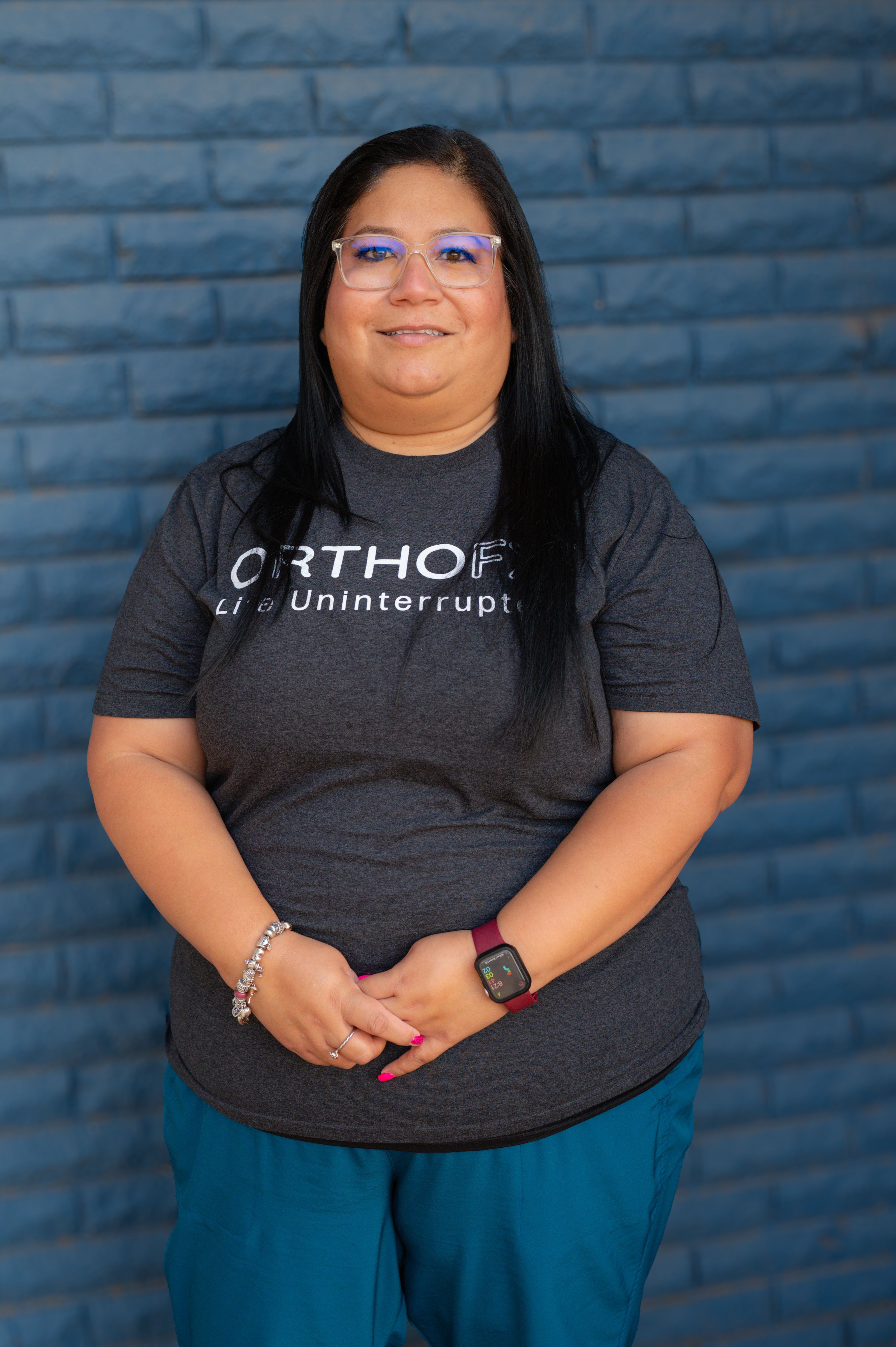 a woman wearing a shirt that says orthof on it