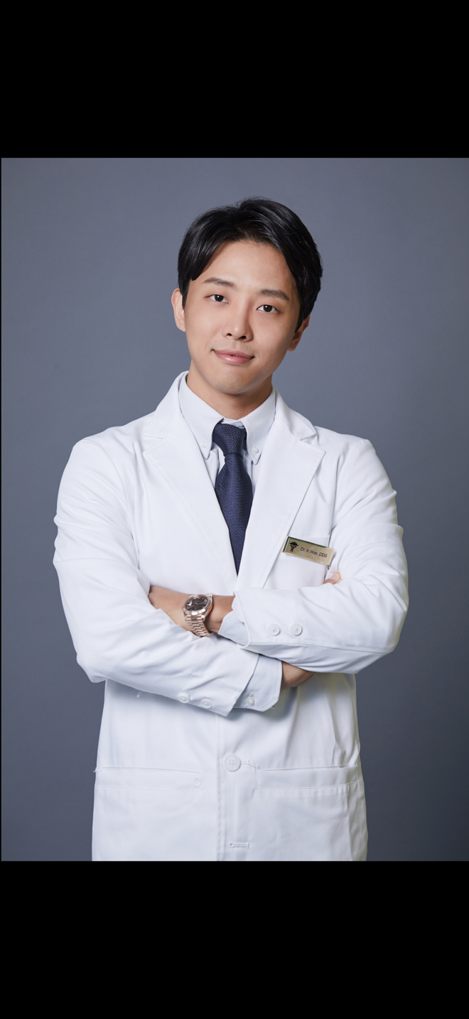 a man in a white coat and tie with a name tag that says ' yong ' on it