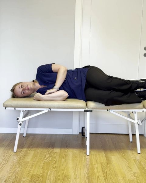 Legg deg raskt ned på den friske siden