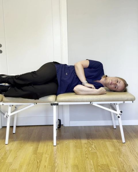 Legg deg raskt ned på den friske siden