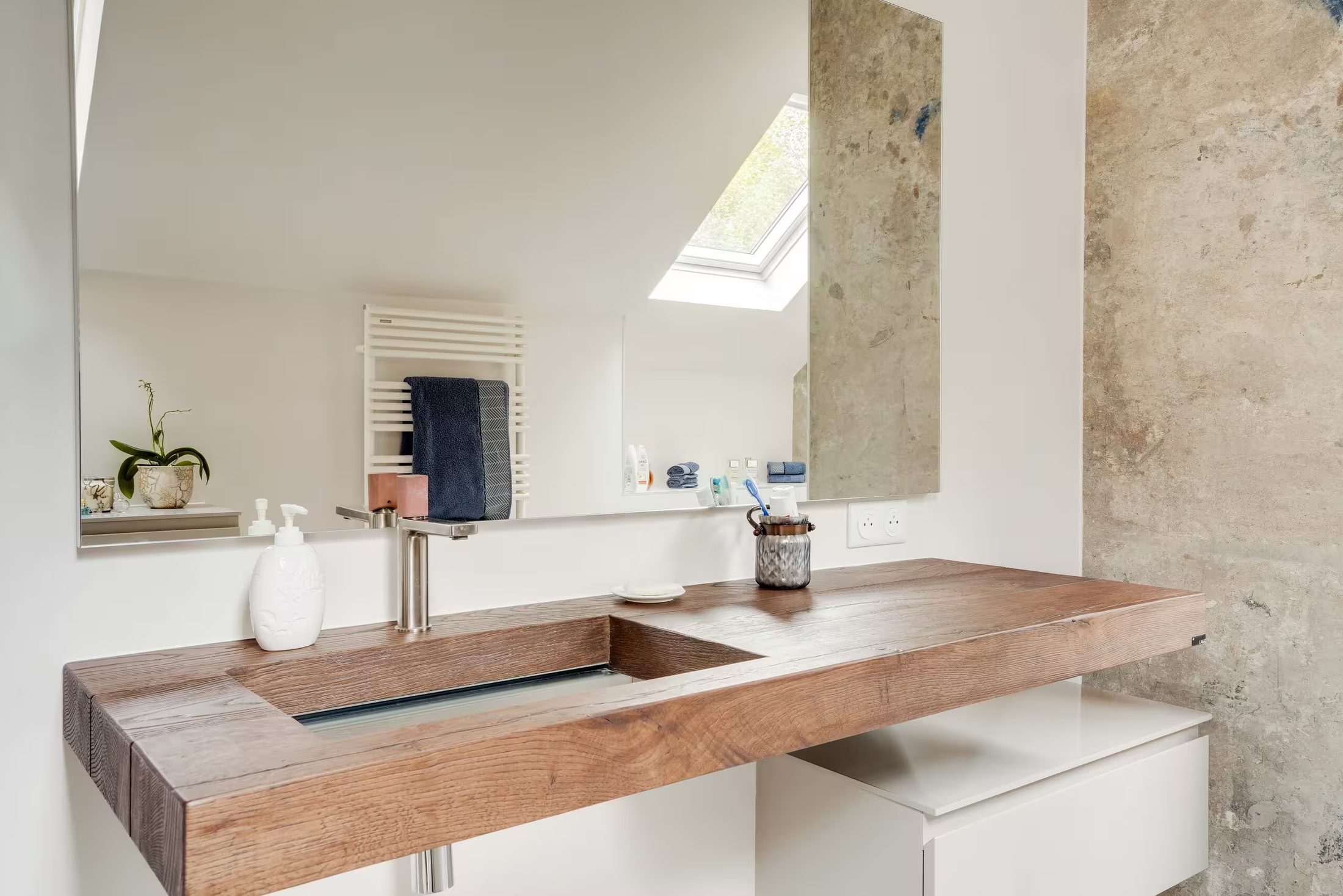 Salle de bains avec douche à l’italienne — réalisation Dec Home Agencement