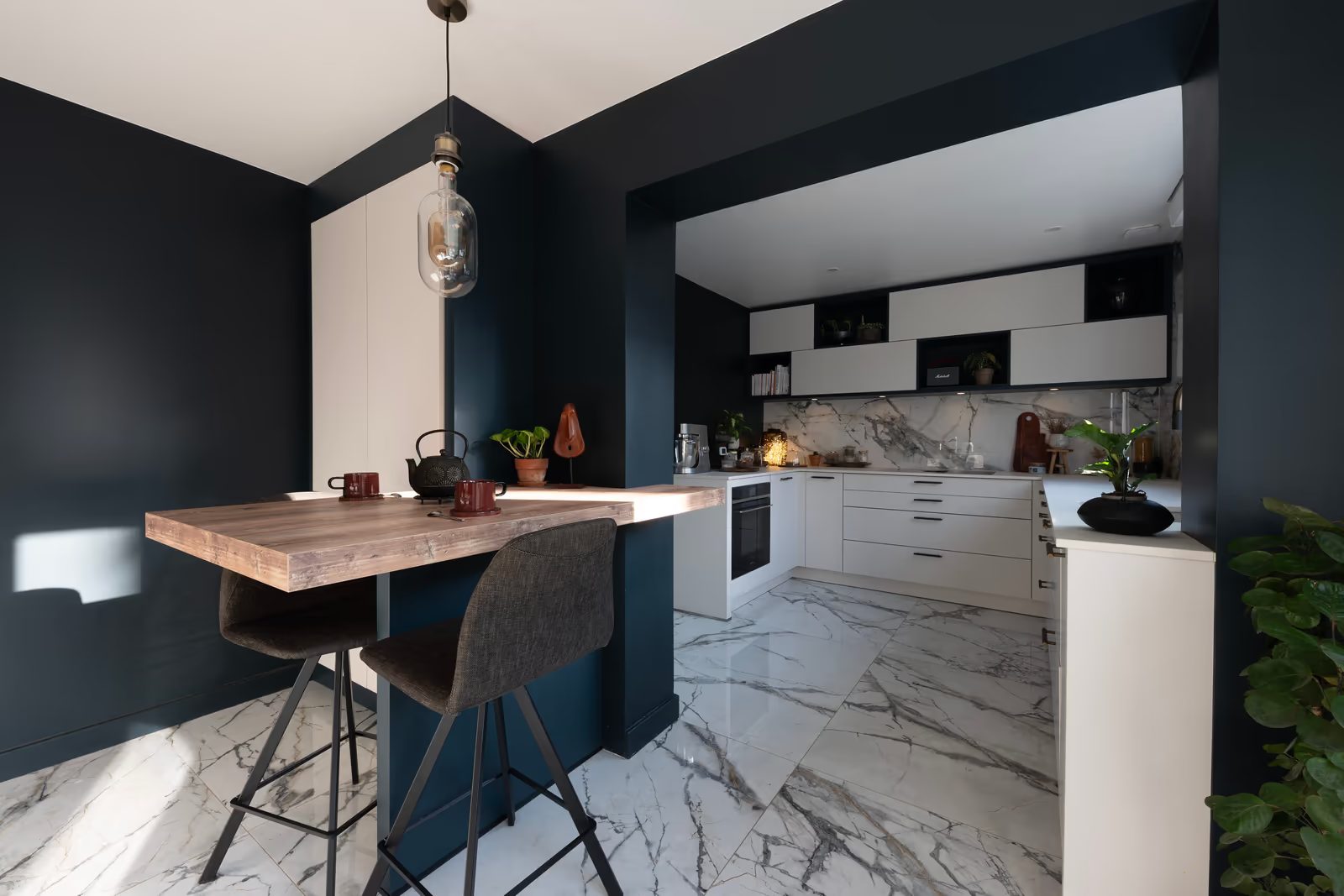 Cuisine sur-mesure blanc noir — réalisation Dec Home Agencement