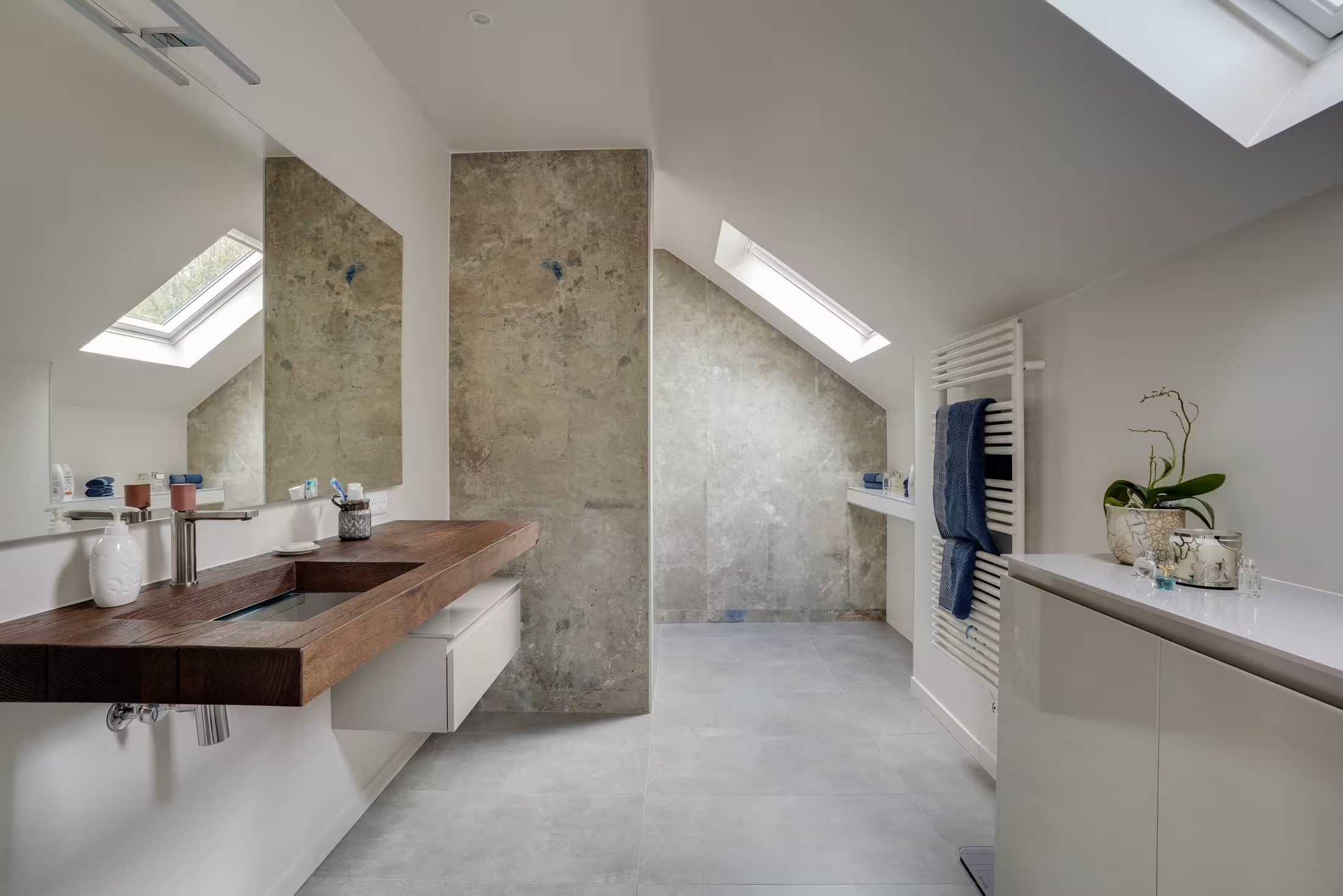 Salle de bains avec douche à l’italienne — réalisation Dec Home Agencement