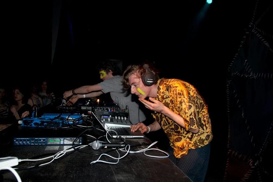 2cdf718767b407aa8785e7a9283f5044b59c6a47-900x600