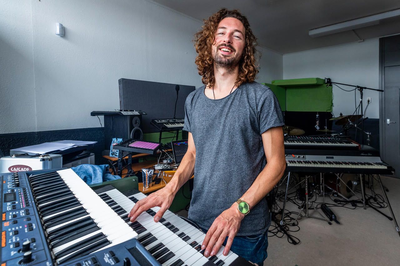 706fa447efe664a4587ee84eb129517797742057-1280x853