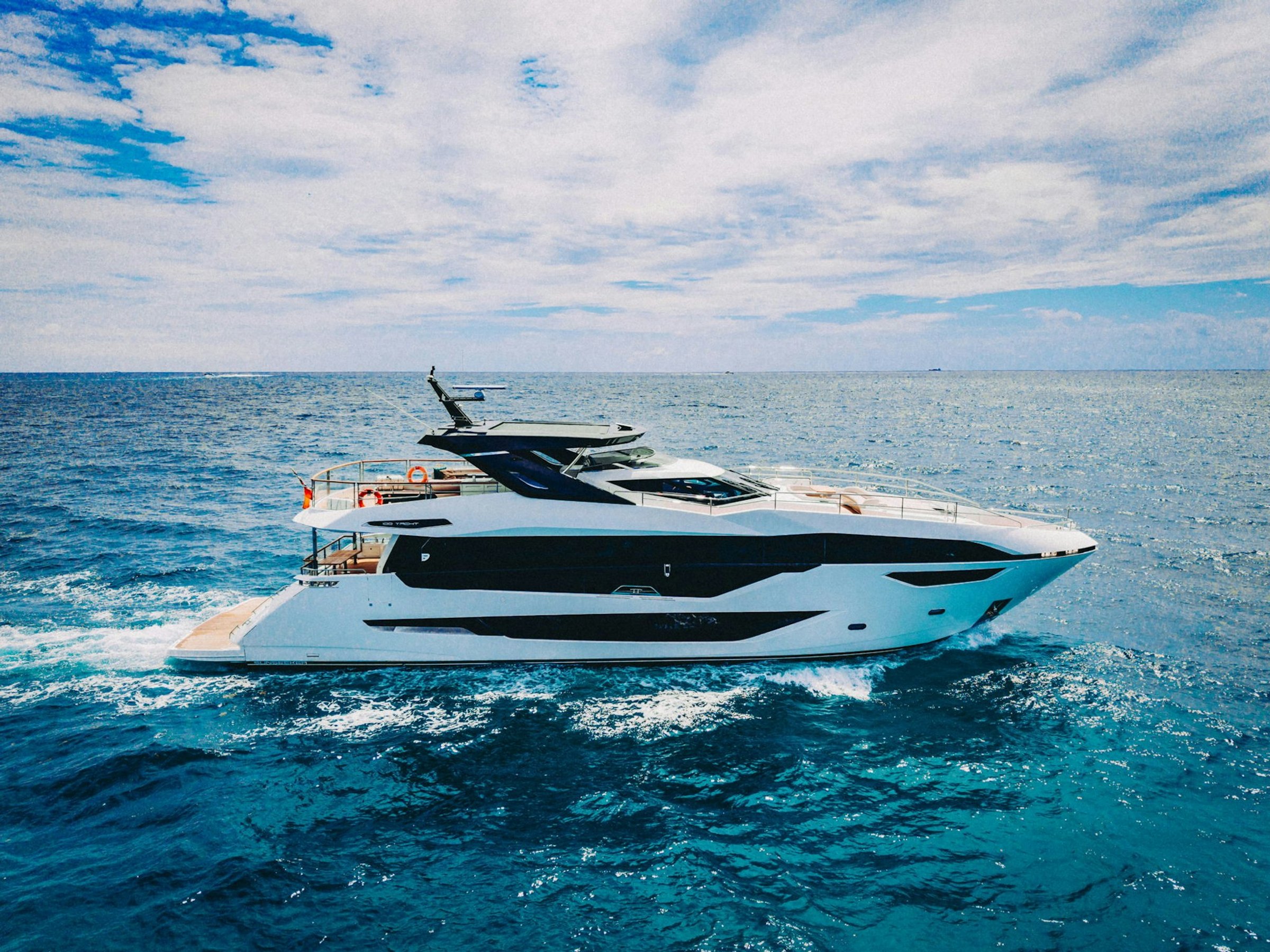 Pura Vida, 30.48m Sunseeker