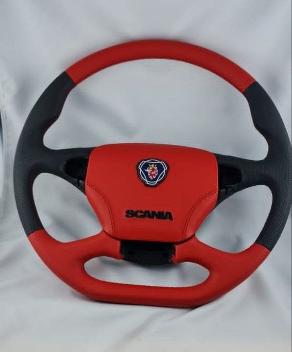 Kierownica Scania w czerwono-czarnej skórze