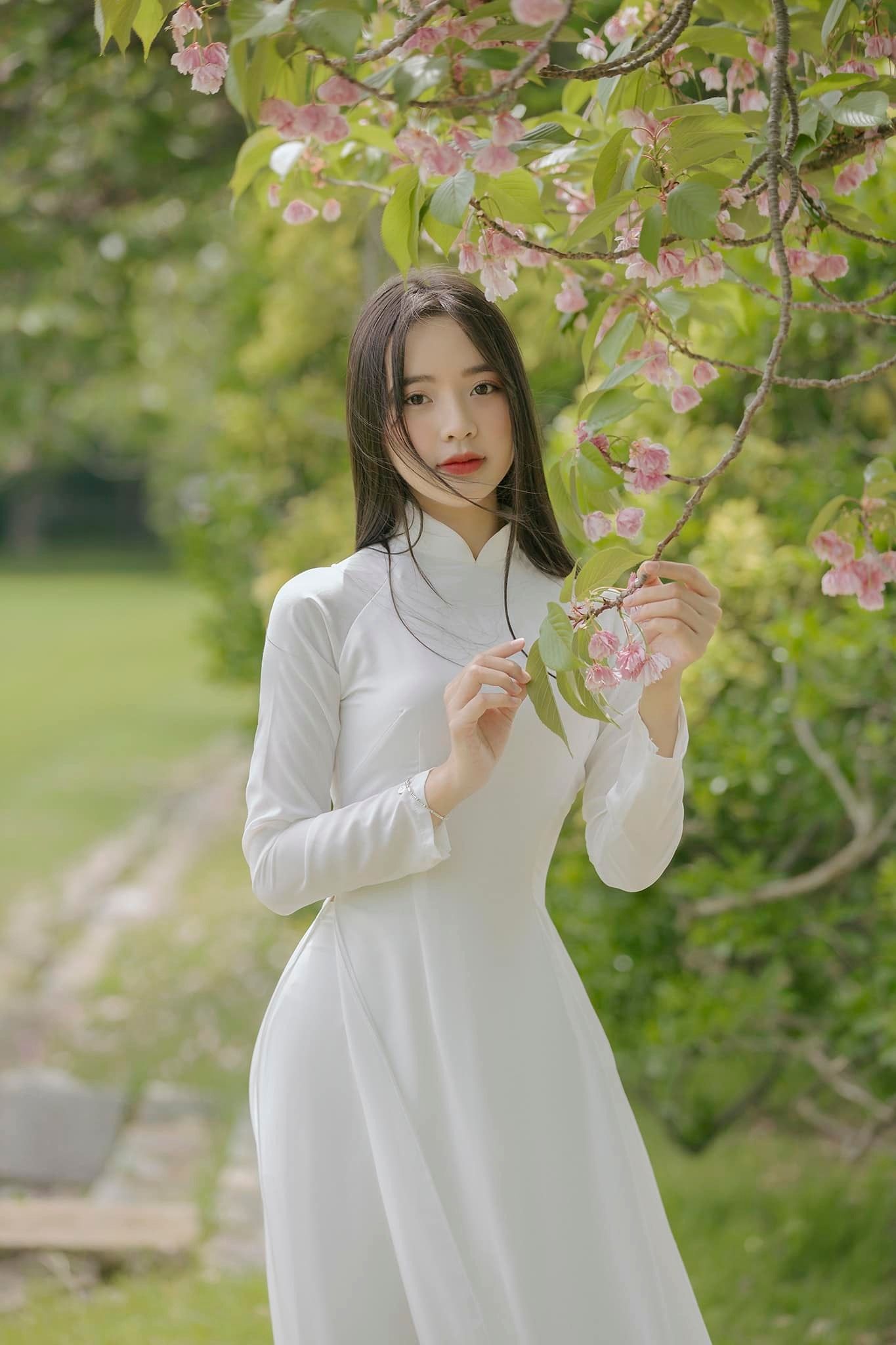 Nữ sinh mặc áo dài cực xinh