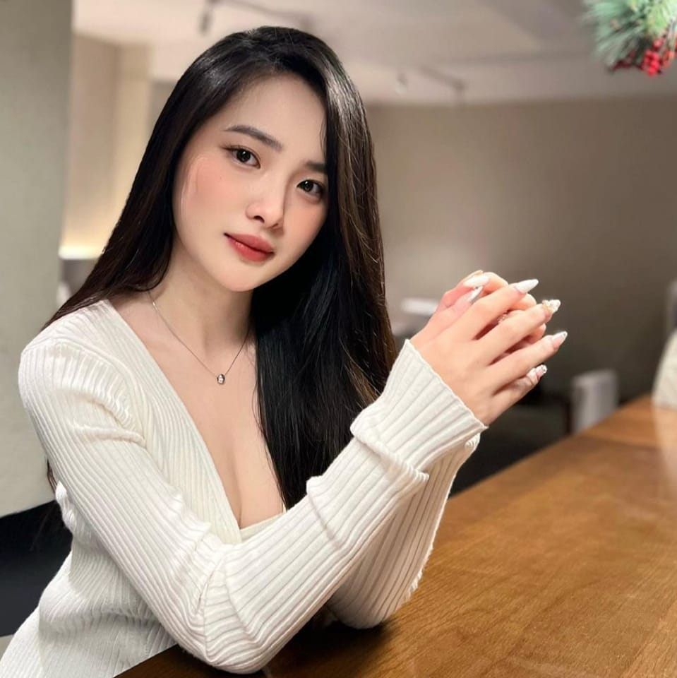 Cùng ngắm girl xinh Diệp Tố Oanh qua những bức ảnh đời thường quyến rũ và hấp dẫn