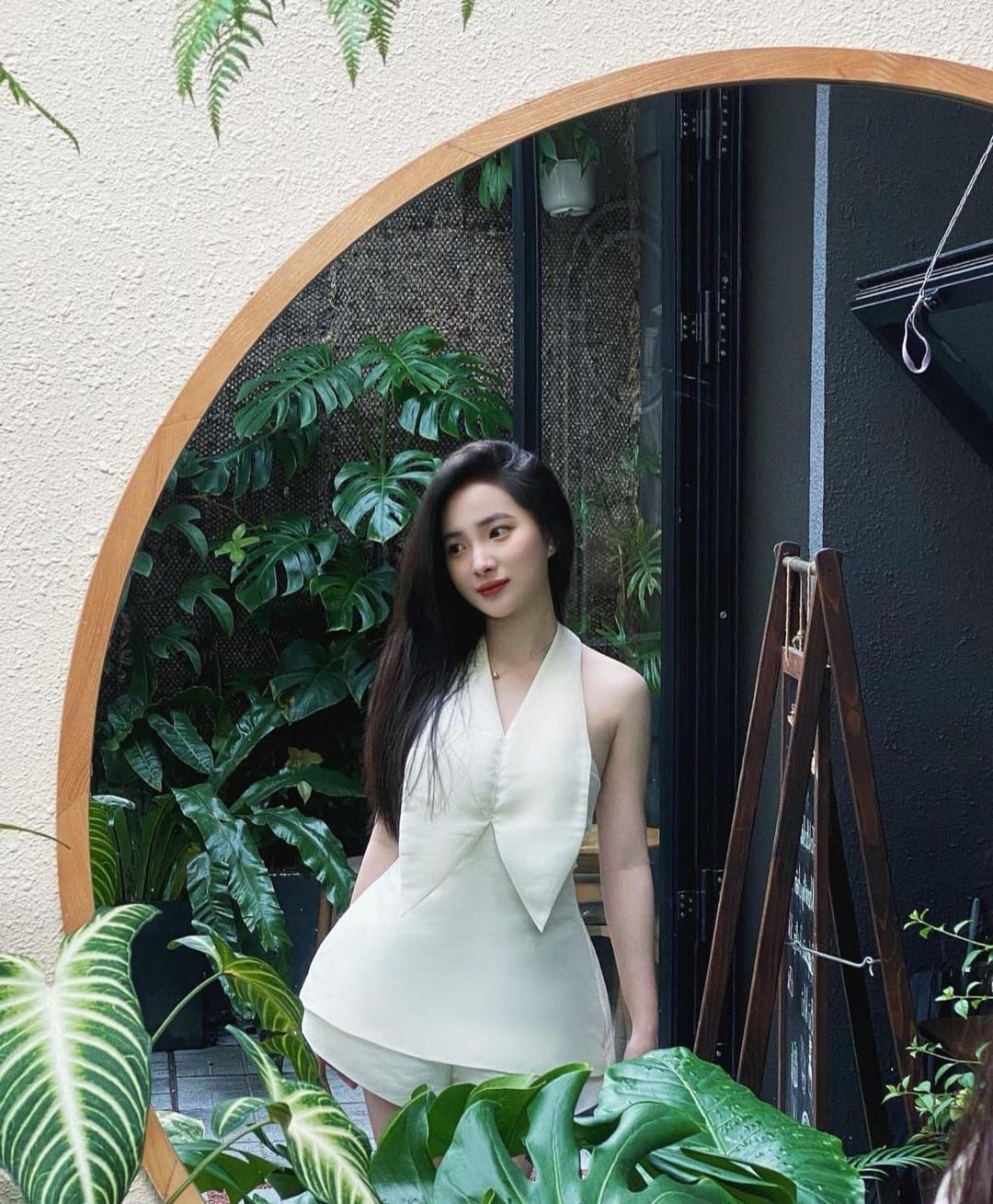 Cùng ngắm girl xinh Diệp Tố Oanh qua những bức ảnh đời thường quyến rũ và hấp dẫn