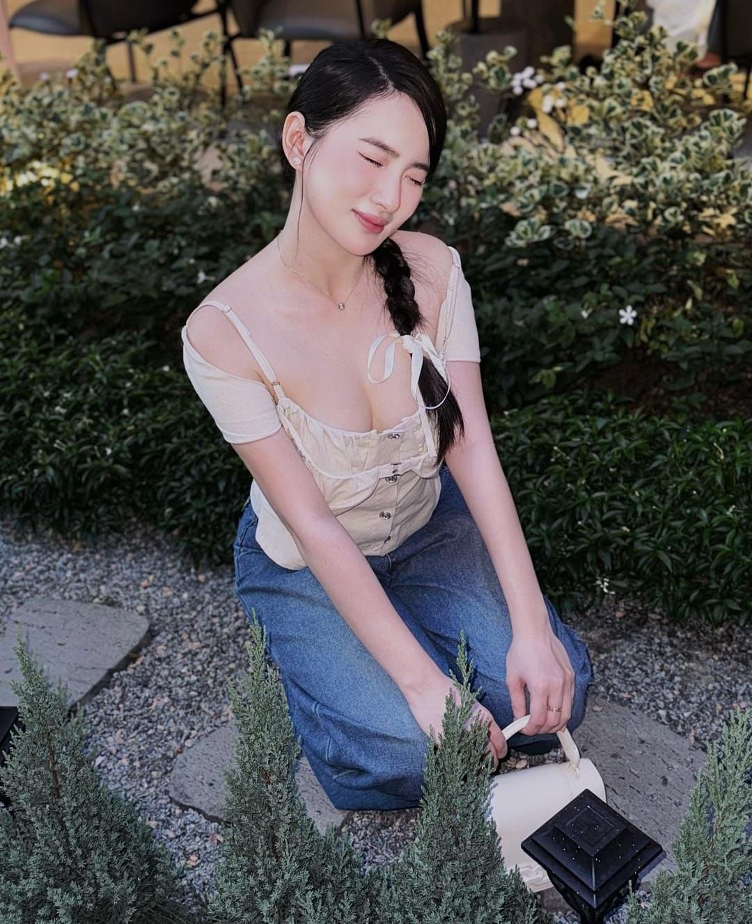 Cùng ngắm girl xinh Diệp Tố Oanh qua những bức ảnh đời thường quyến rũ và hấp dẫn