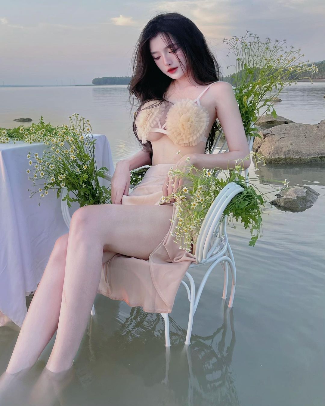 Cùng ngắm girl xinh Mai Ngọc Khánh Linh trong những bộ bikini thật cuốn hút & hấp dẫn