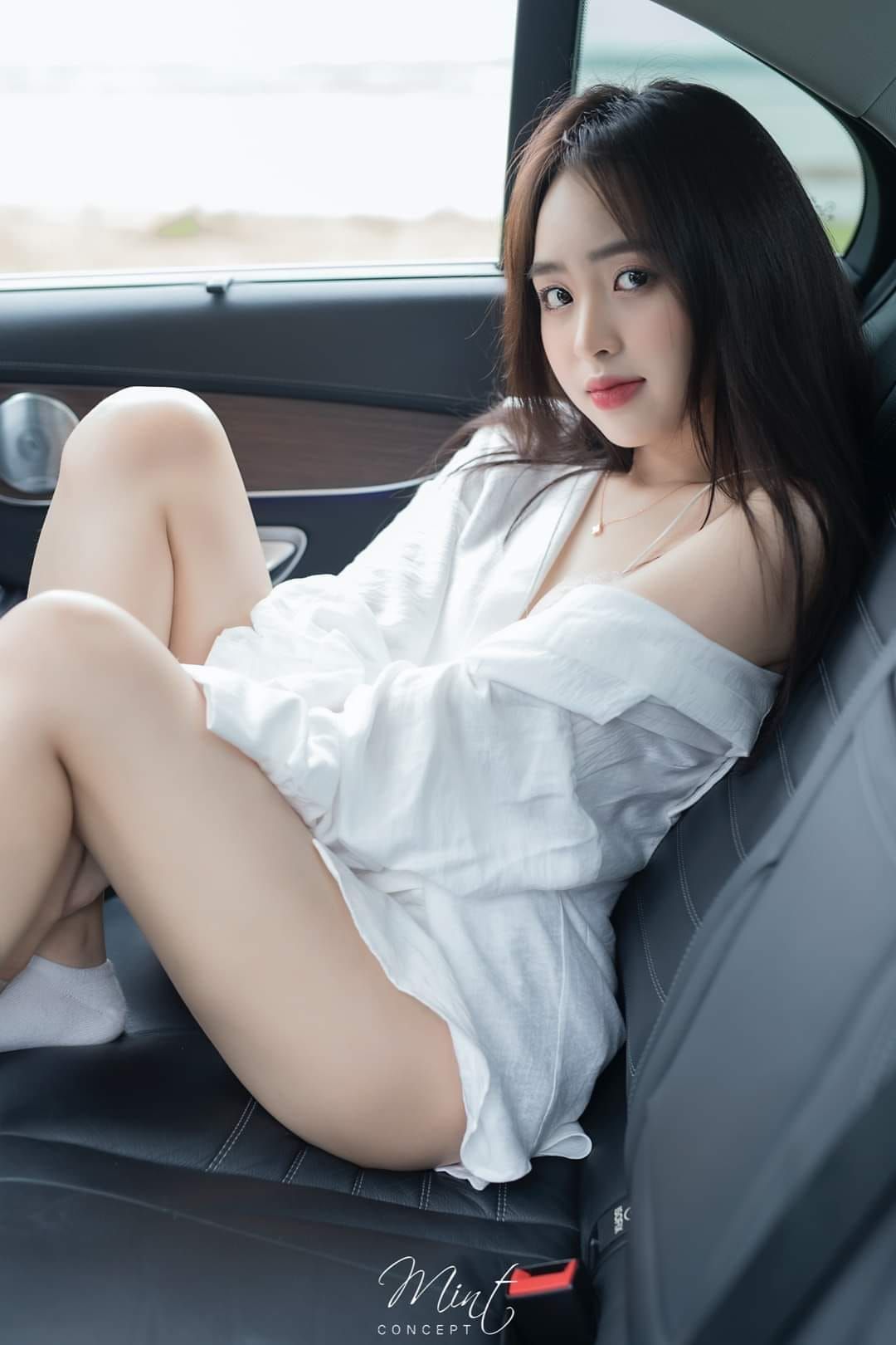 Tổng hợp ảnh girl xinh Lê Phương Anh tạo dáng trên ô tô