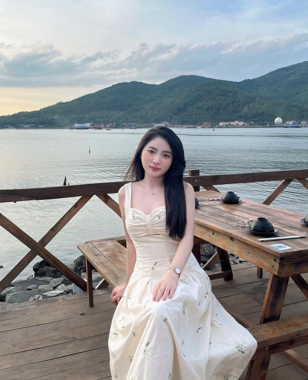 Cùng ngắm girl xinh Diệp Tố Oanh qua những bức ảnh đời thường quyến rũ và hấp dẫn