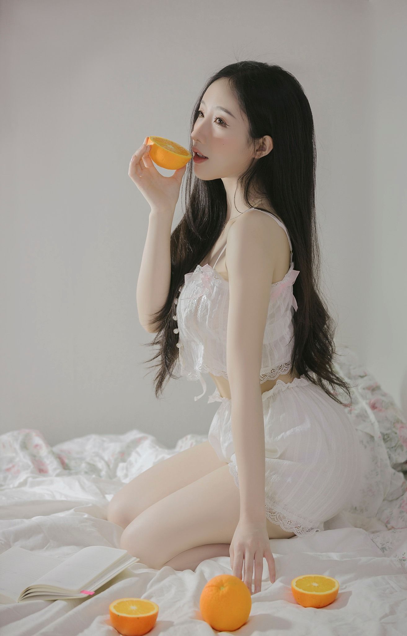 Girl xinh và trái cam