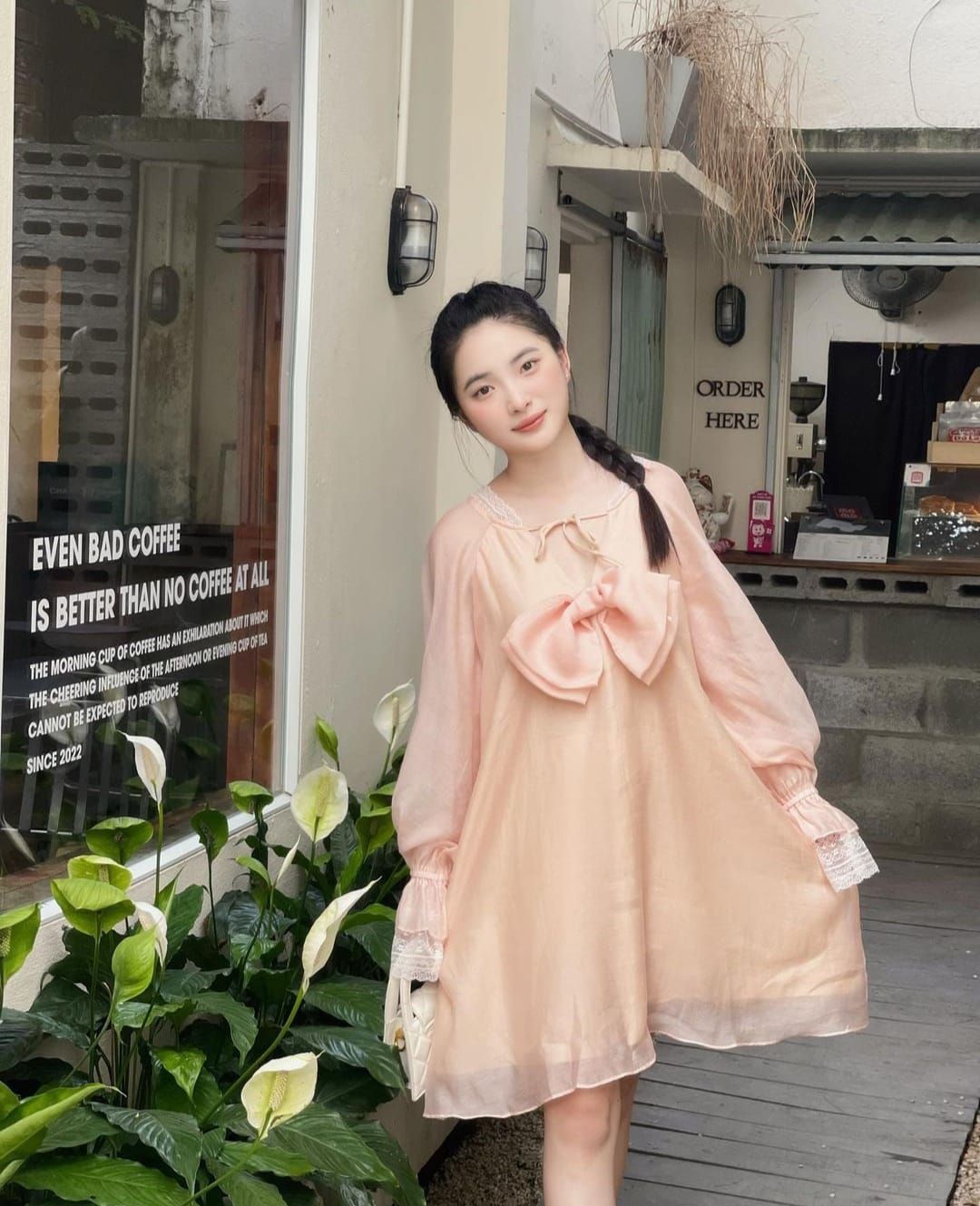 Cùng ngắm girl xinh Diệp Tố Oanh qua những bức ảnh đời thường quyến rũ và hấp dẫn