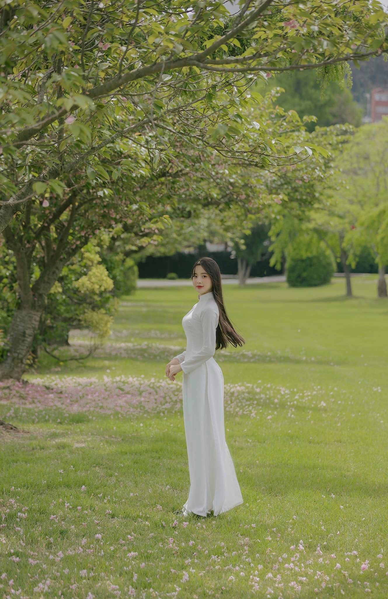 Nữ sinh mặc áo dài cực xinh