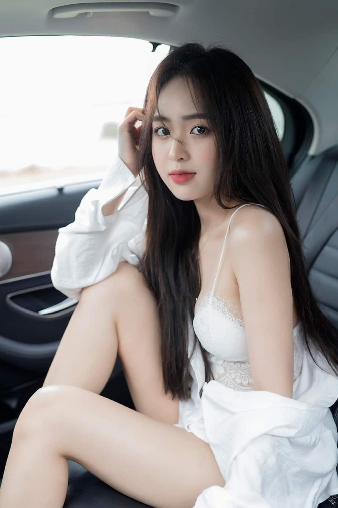 Tổng hợp ảnh girl xinh Lê Phương Anh tạo dáng trên ô tô