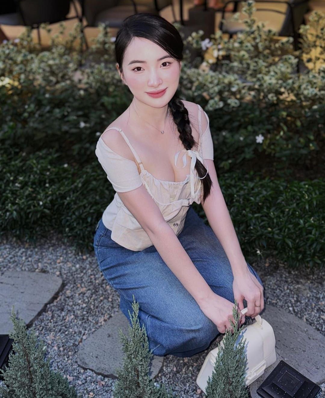 Cùng ngắm girl xinh Diệp Tố Oanh qua những bức ảnh đời thường quyến rũ và hấp dẫn