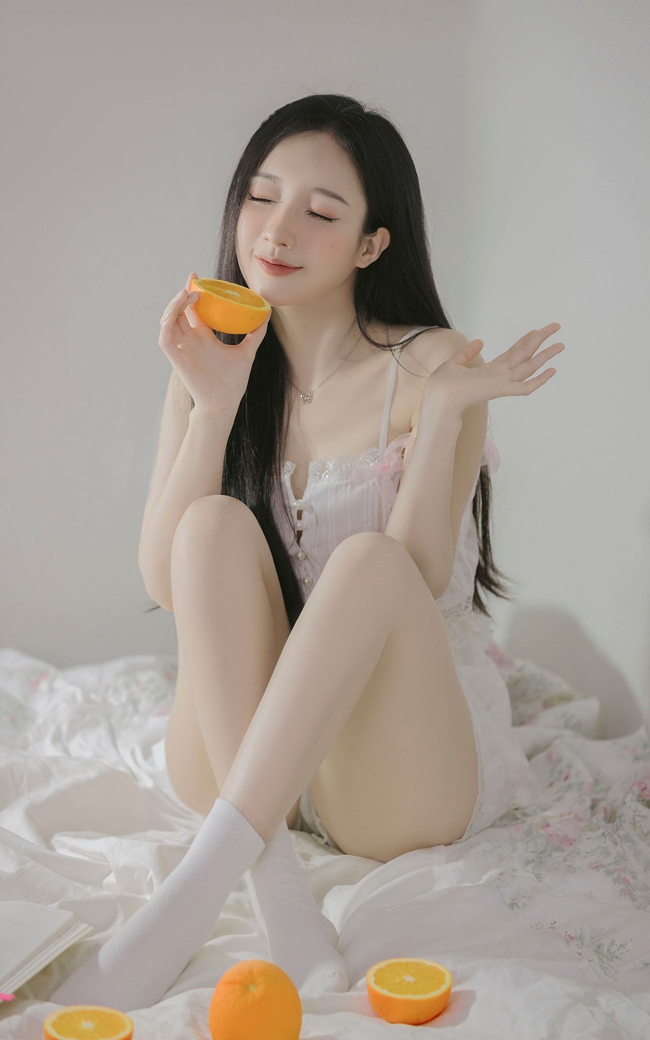 Girl xinh và trái cam