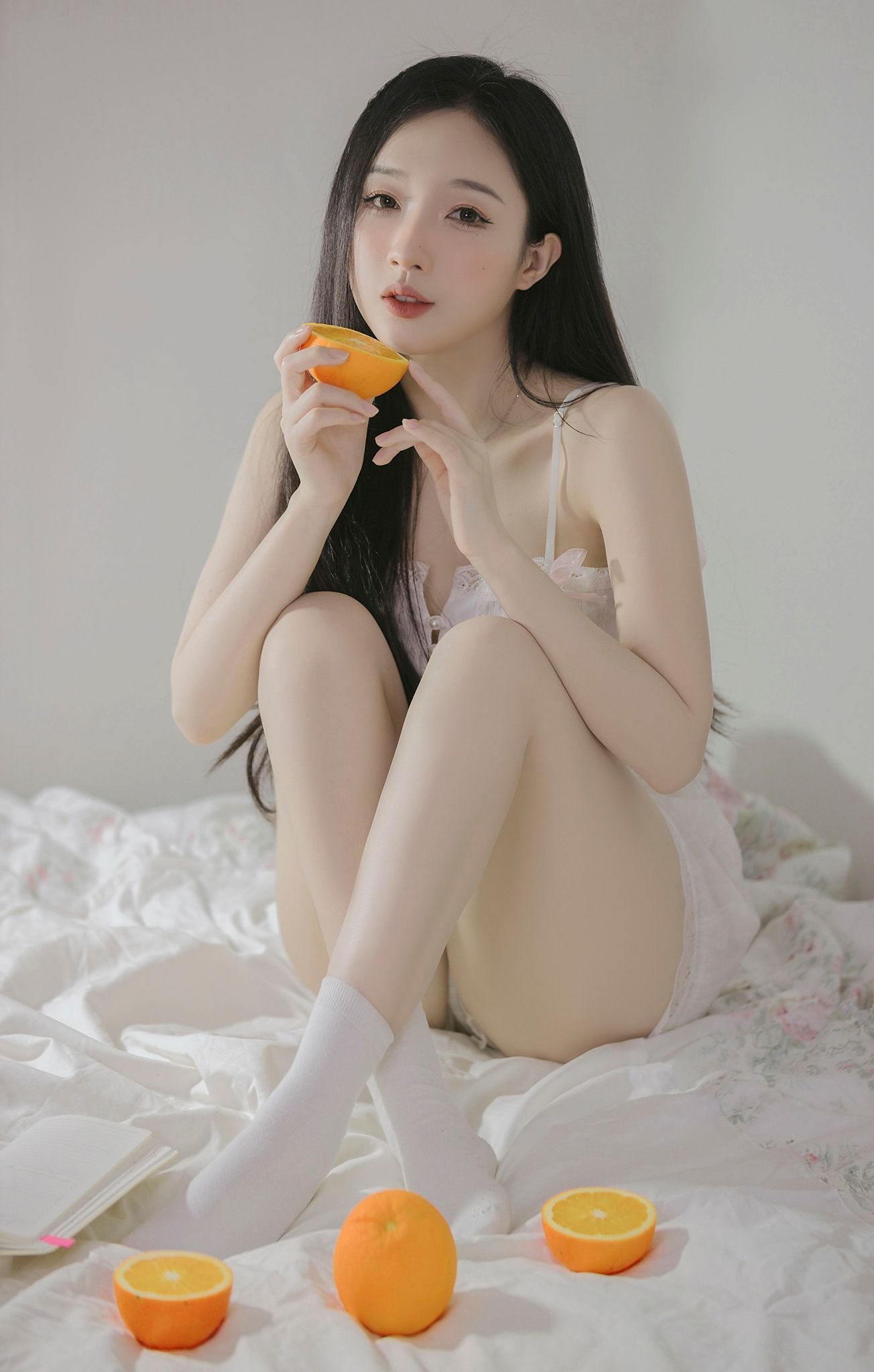 Girl xinh và trái cam