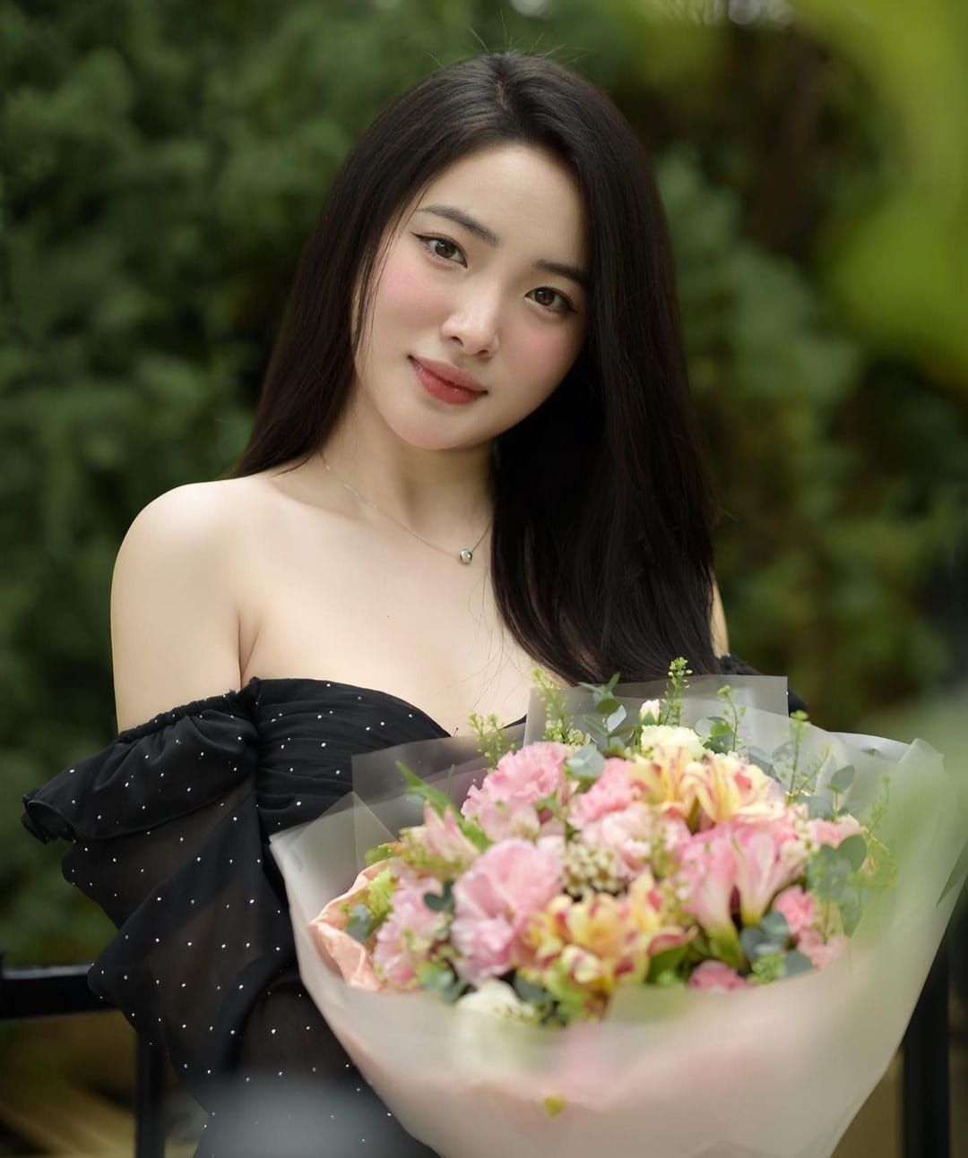Cùng ngắm girl xinh Diệp Tố Oanh qua những bức ảnh đời thường quyến rũ và hấp dẫn