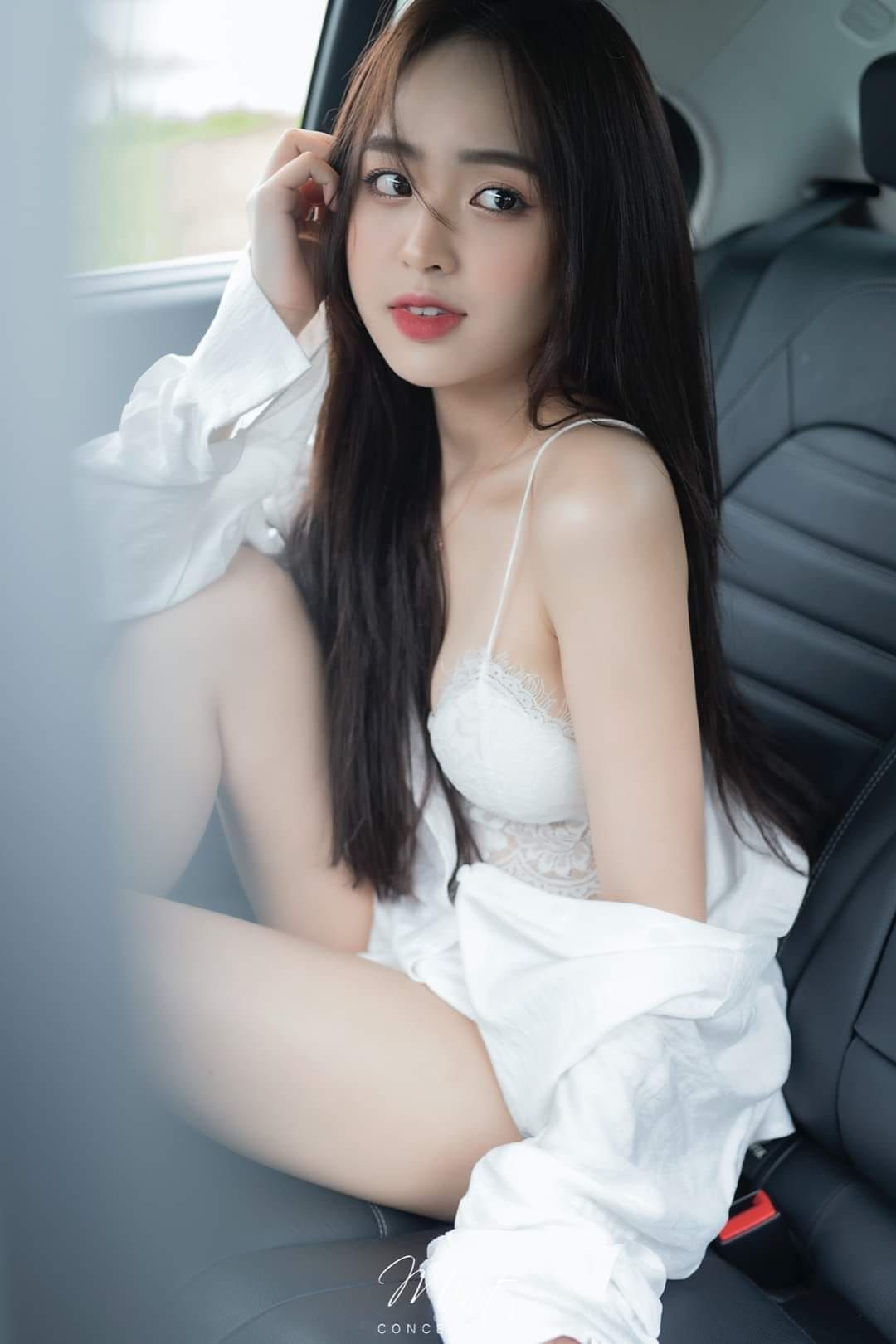 Tổng hợp ảnh girl xinh Lê Phương Anh tạo dáng trên ô tô