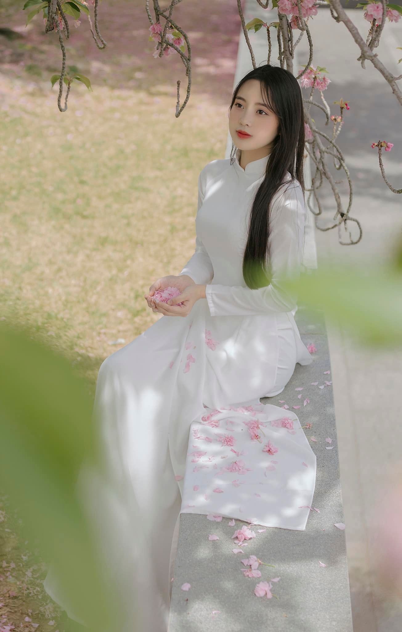 Nữ sinh mặc áo dài cực xinh