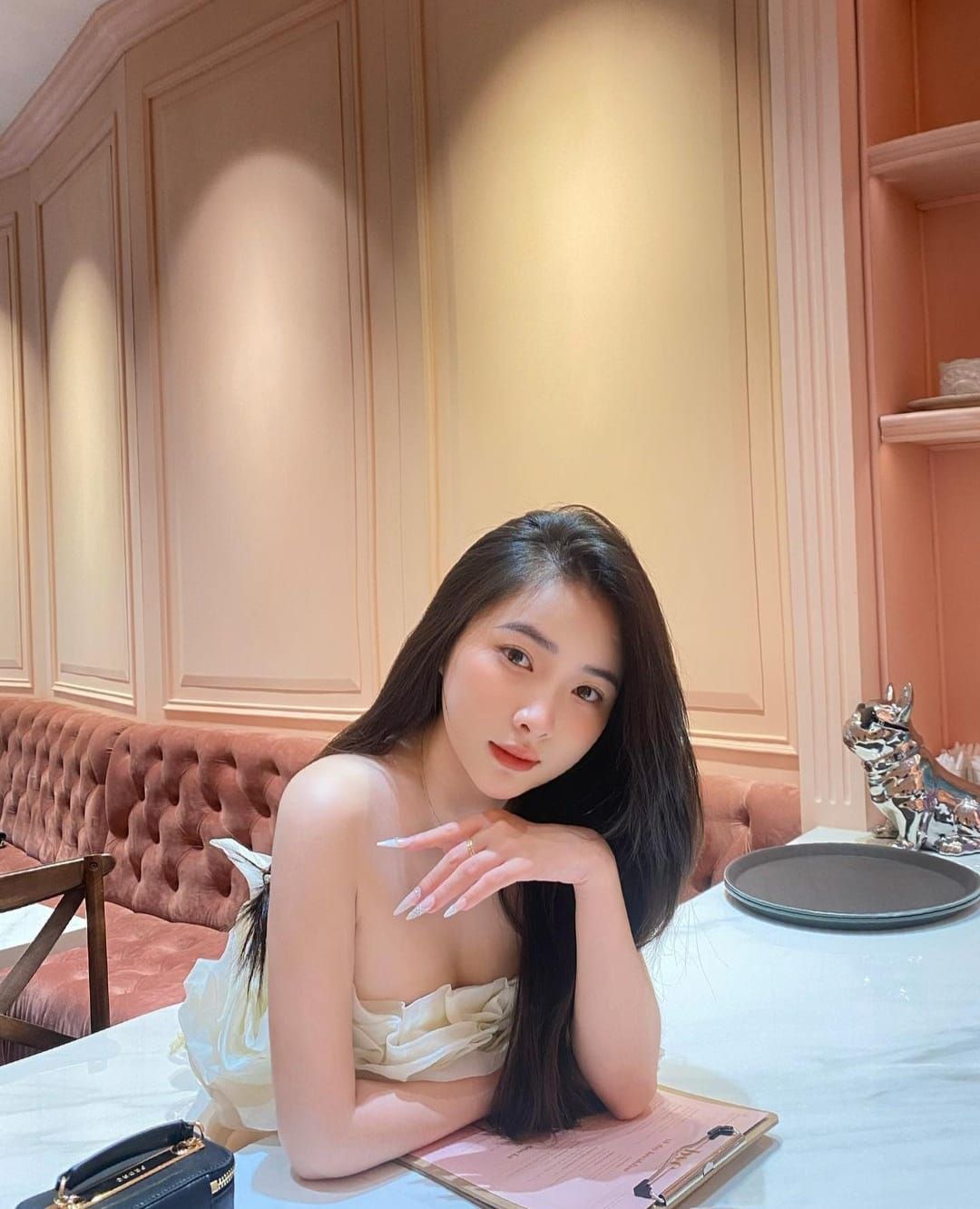 Cùng ngắm girl xinh Diệp Tố Oanh qua những bức ảnh đời thường quyến rũ và hấp dẫn