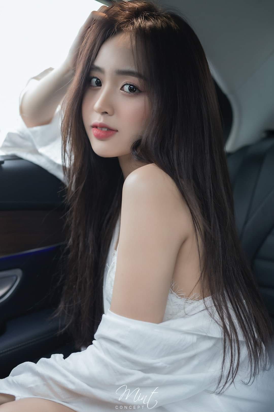 Tổng hợp ảnh girl xinh Lê Phương Anh tạo dáng trên ô tô