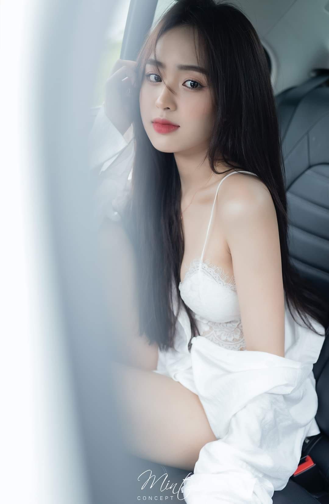 Tổng hợp ảnh girl xinh Lê Phương Anh tạo dáng trên ô tô