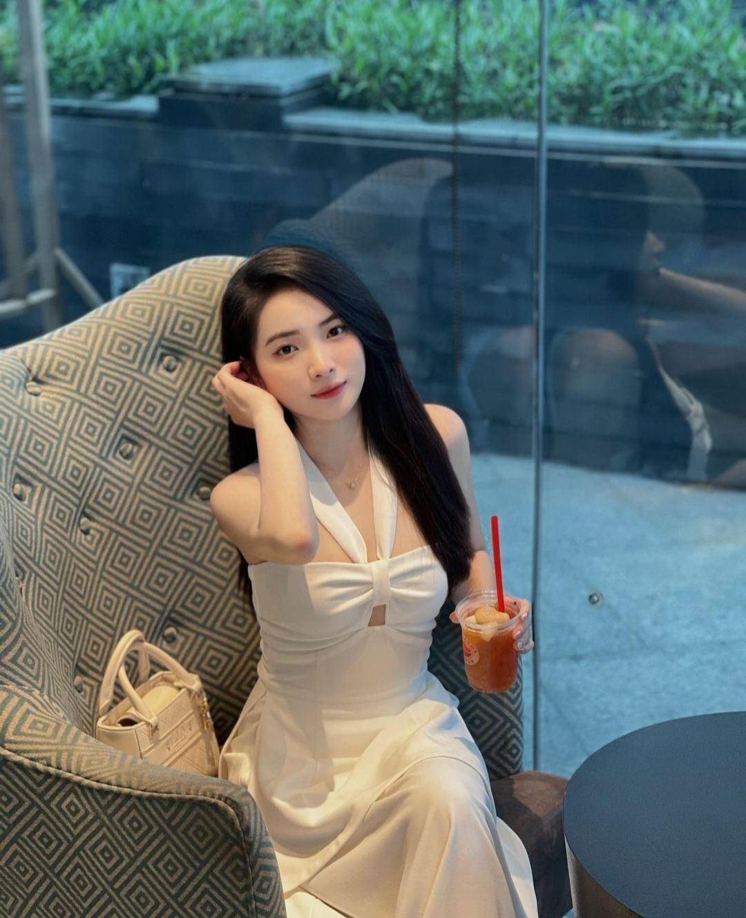 Cùng ngắm girl xinh Diệp Tố Oanh qua những bức ảnh đời thường quyến rũ và hấp dẫn