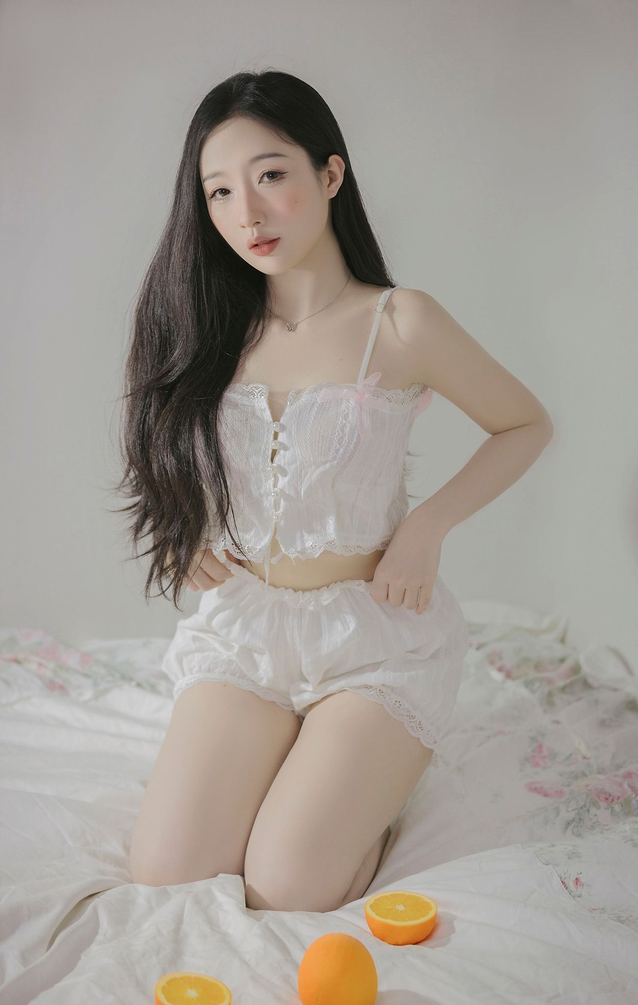 Girl xinh và trái cam