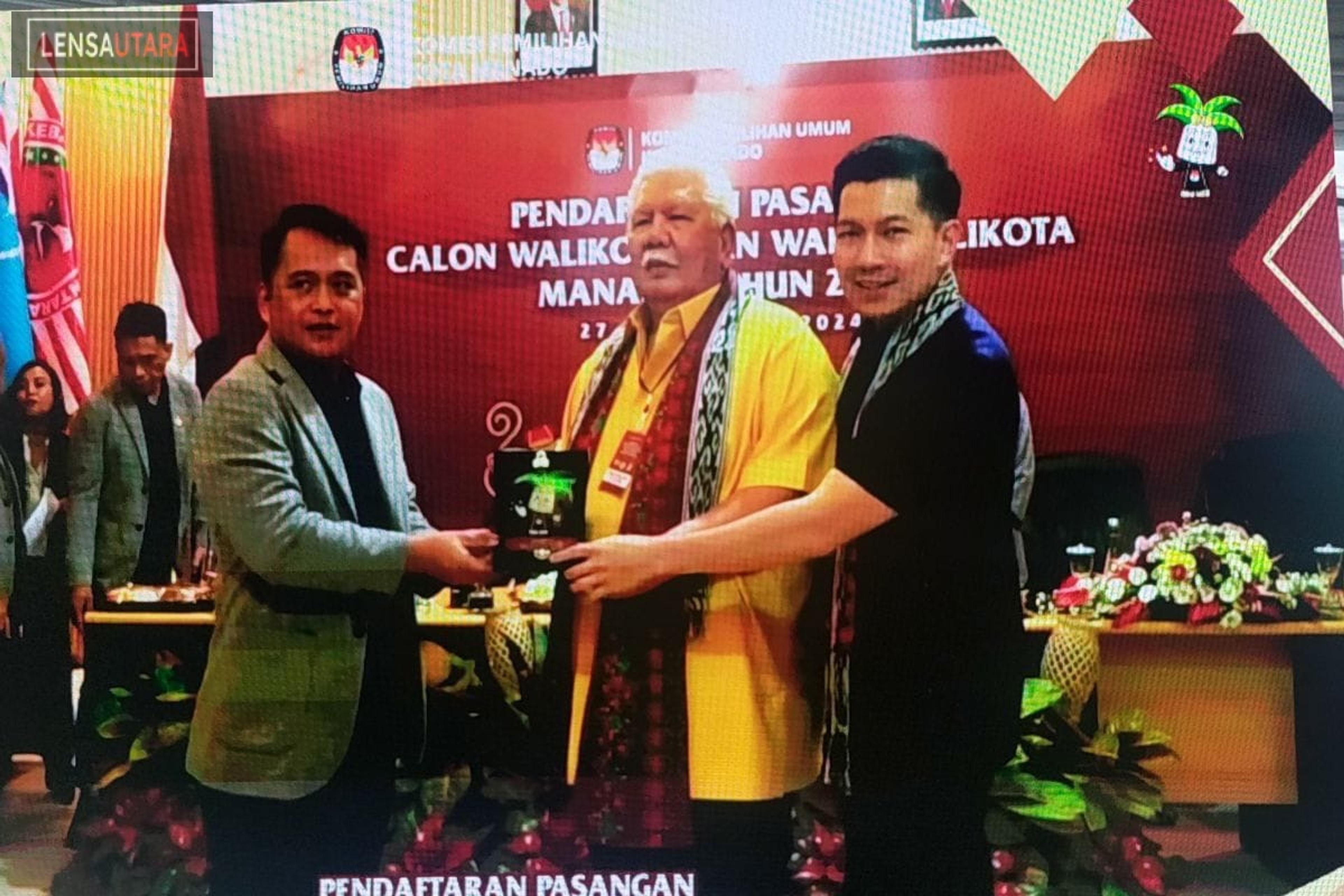 Imba-Ivan Lumentut daftar di tengah guyuran hujan