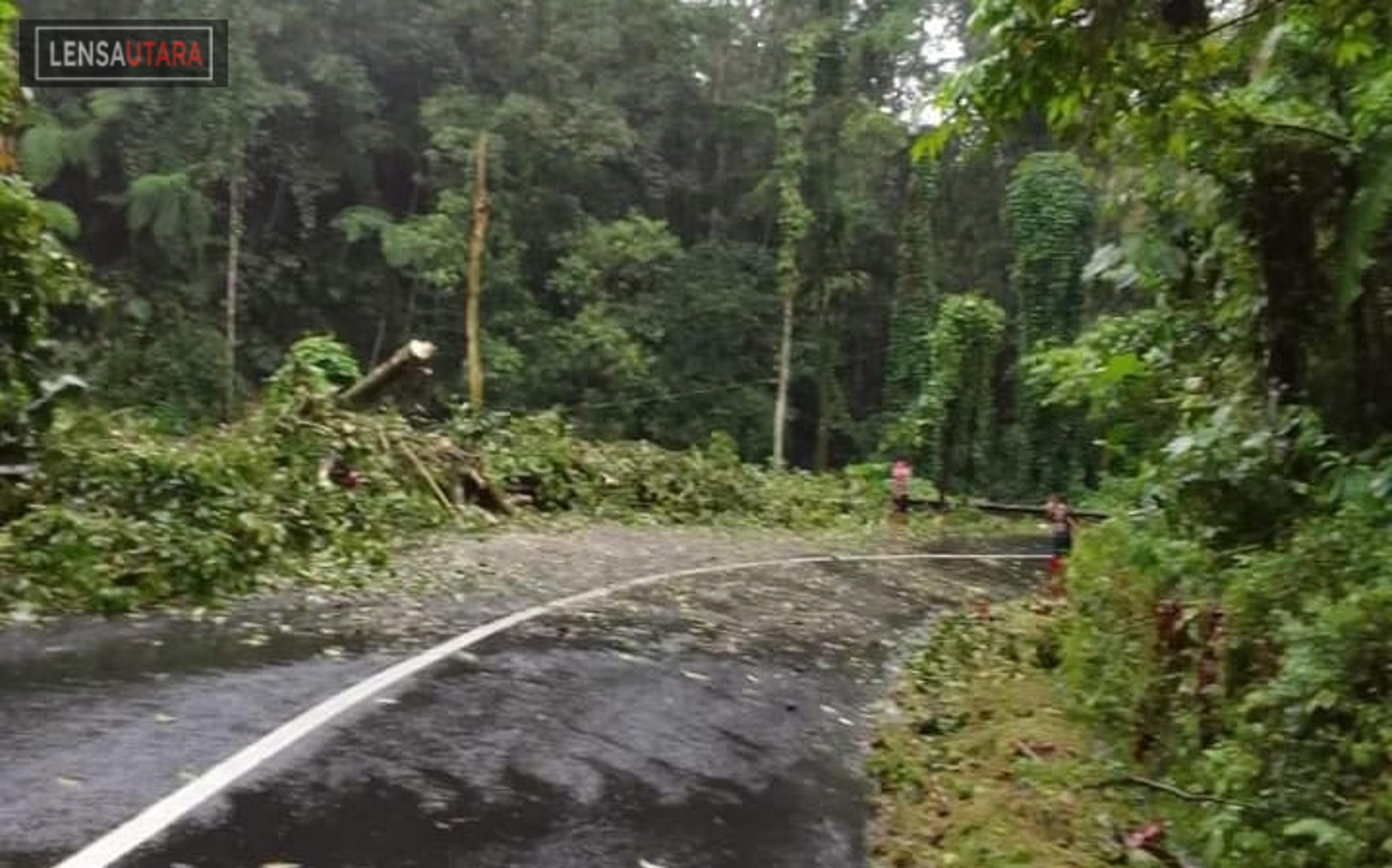 Akibat Longsor, Jalur Woloan – Tara-Tara Ditutup Sementara