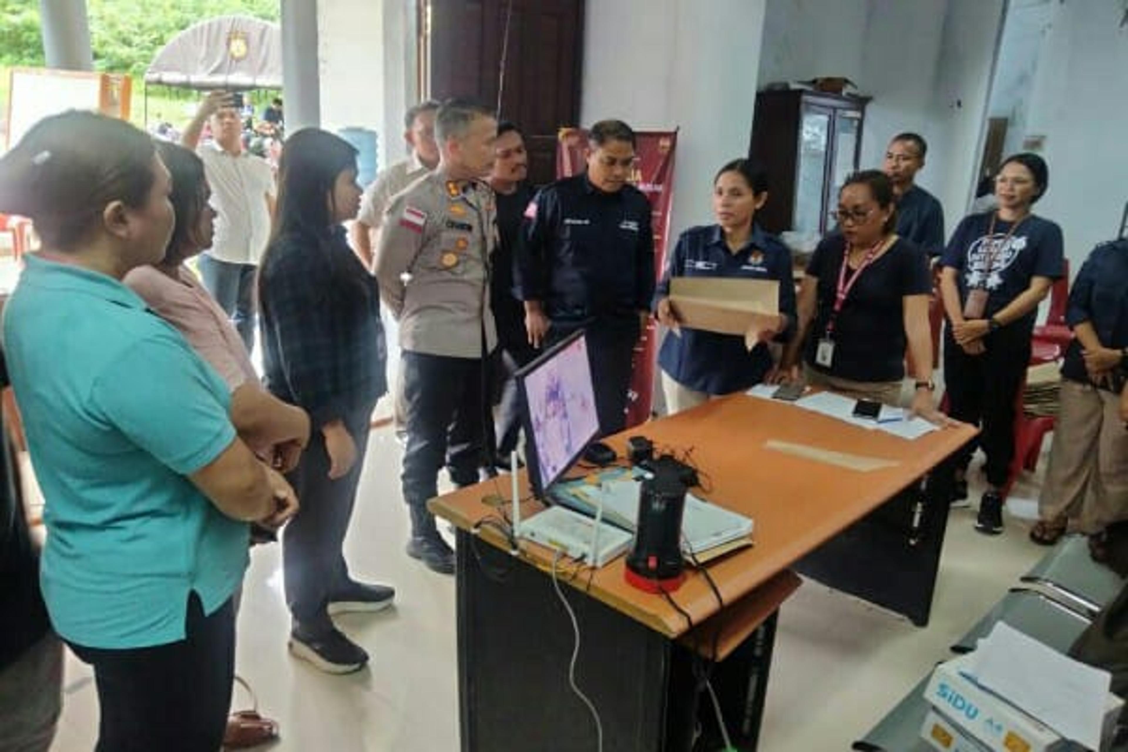 Kapolres Kepulauan Talaud Cek Gudang Logistik Pemilu