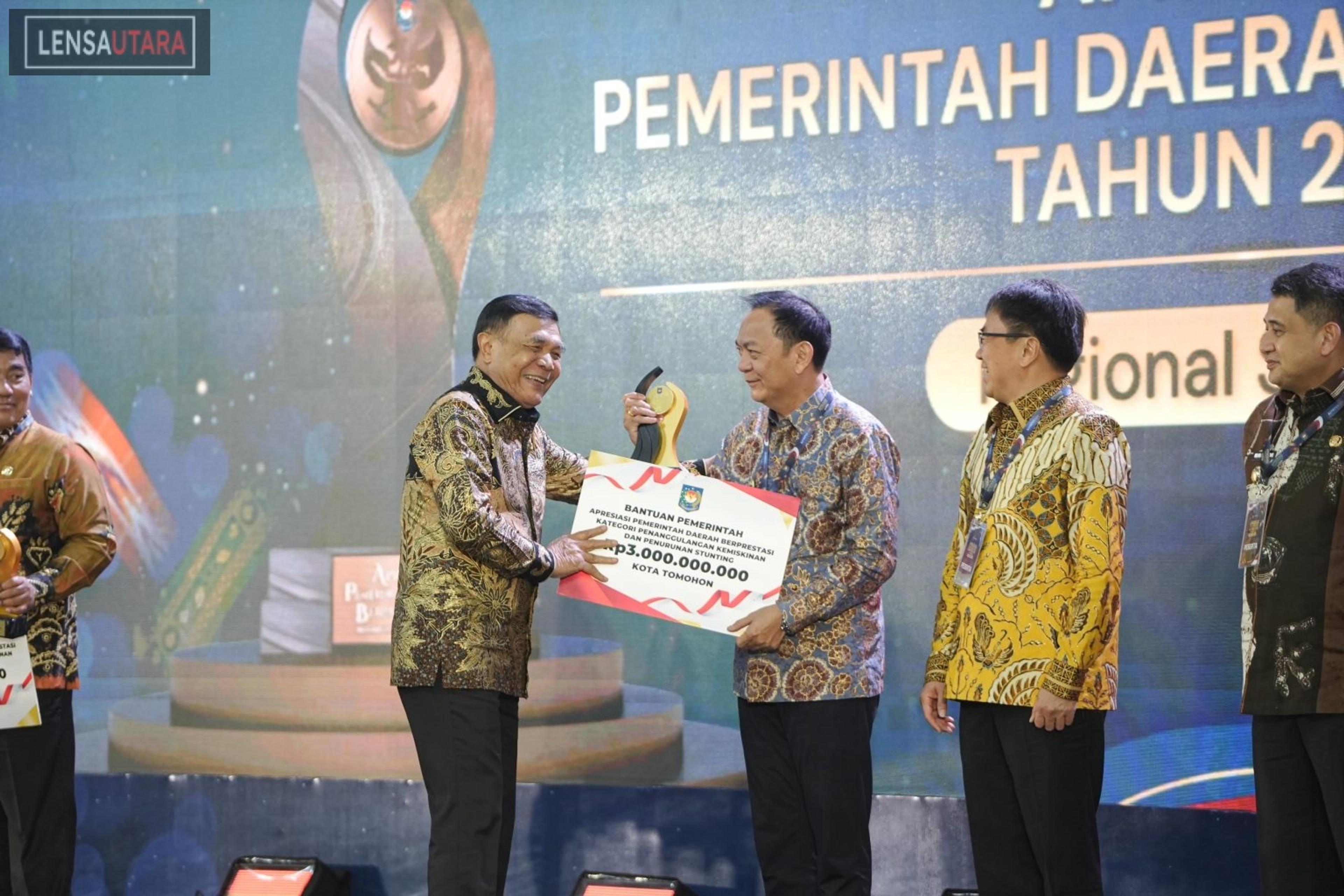 Kota Tomohon Raih Penghargaan Terbaik 1 Kategori Penanggulangan Kemiskinan dan Penurunan Stunting