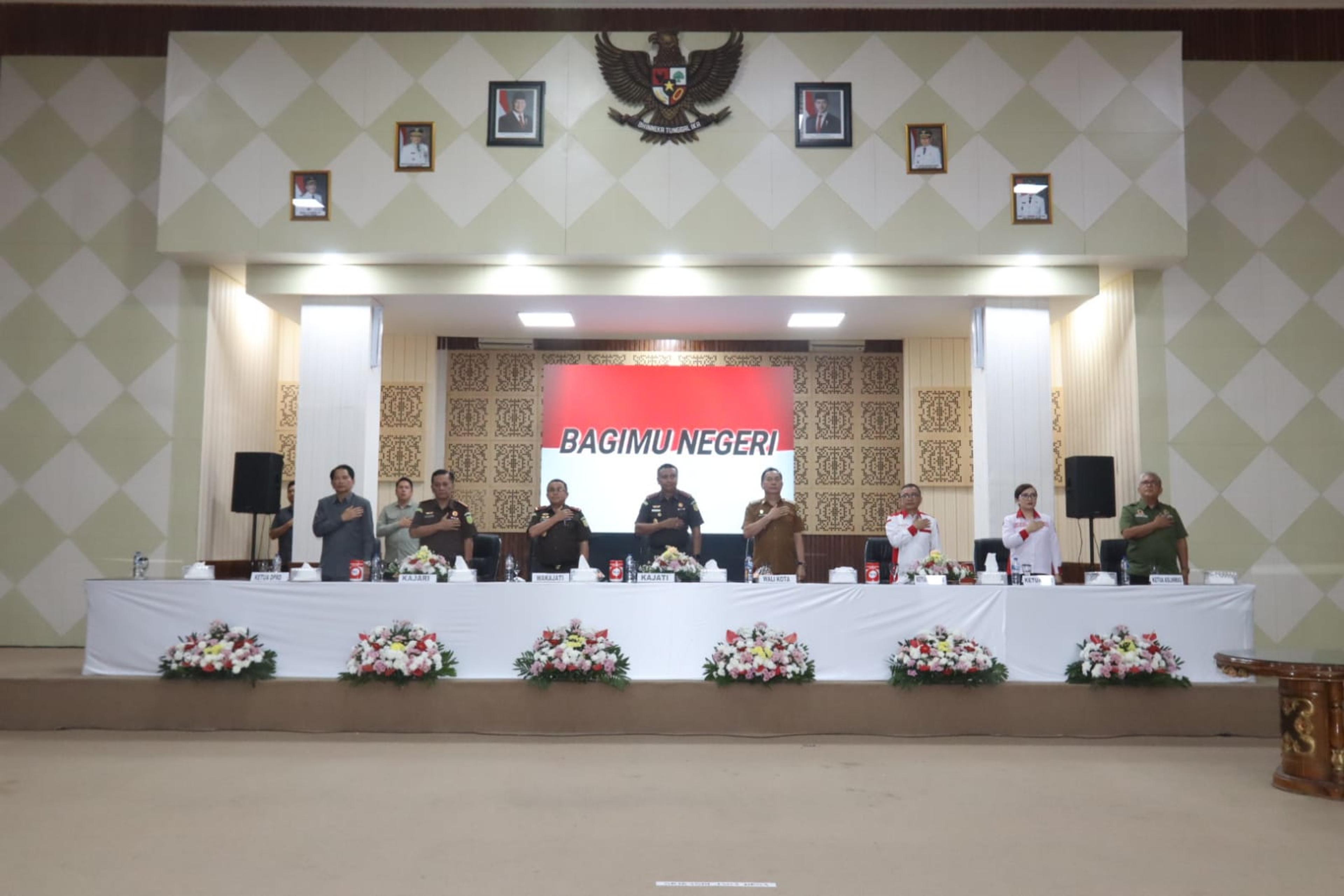 Wali Kota Tomohon Caroll Senduk menghadiri pelantikan dan pengukuhan Pengurus DPC ABPEDNAS, DPC Srikandi Jaga Desa, serta DPC ASLINMAS Kota Tomohon periode 2026–2031. (Ist)
