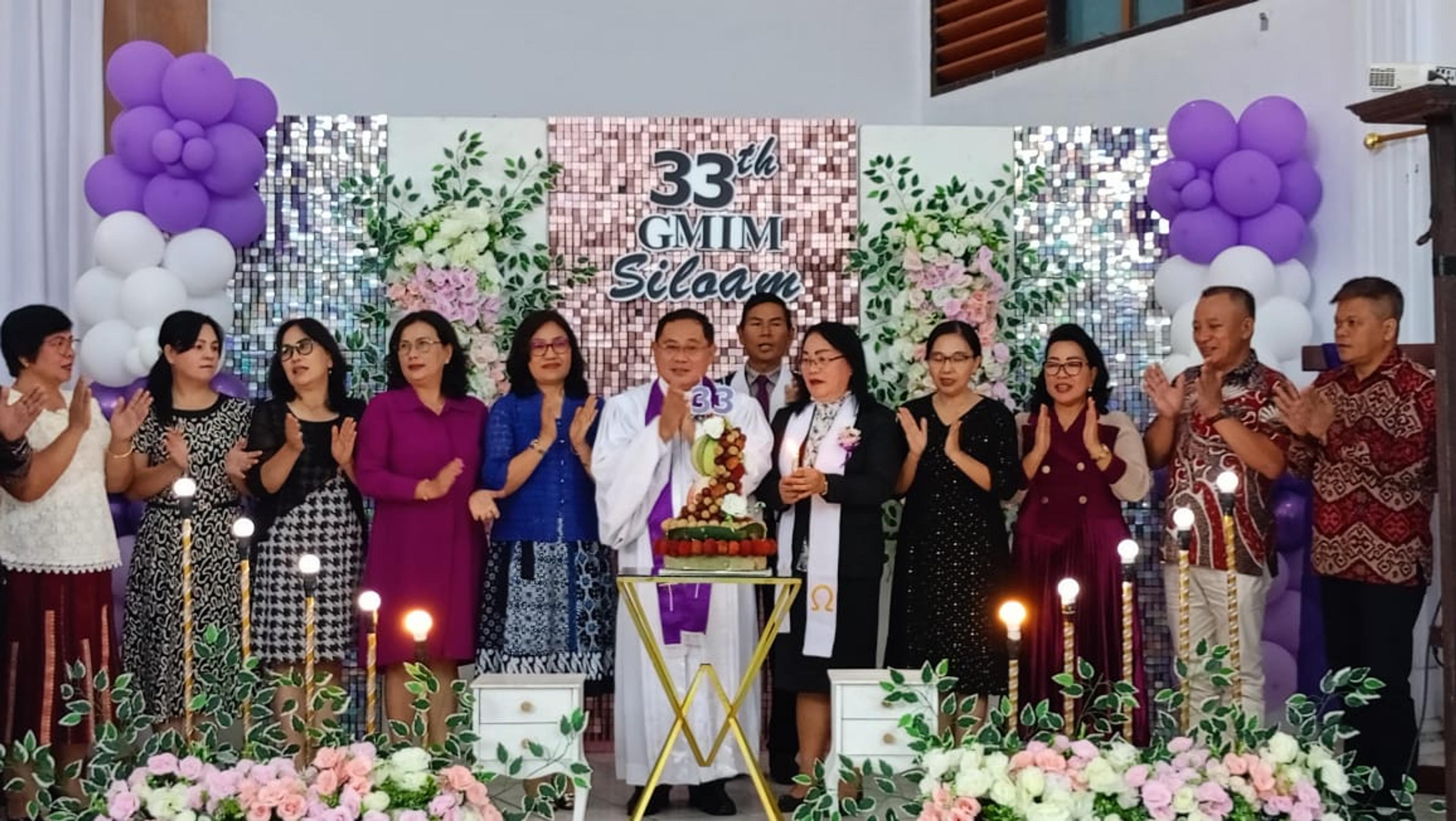 Solang dan Pioh Kompak Hadiri HUT Ke-33 GMIM Siloam Tara-Tara