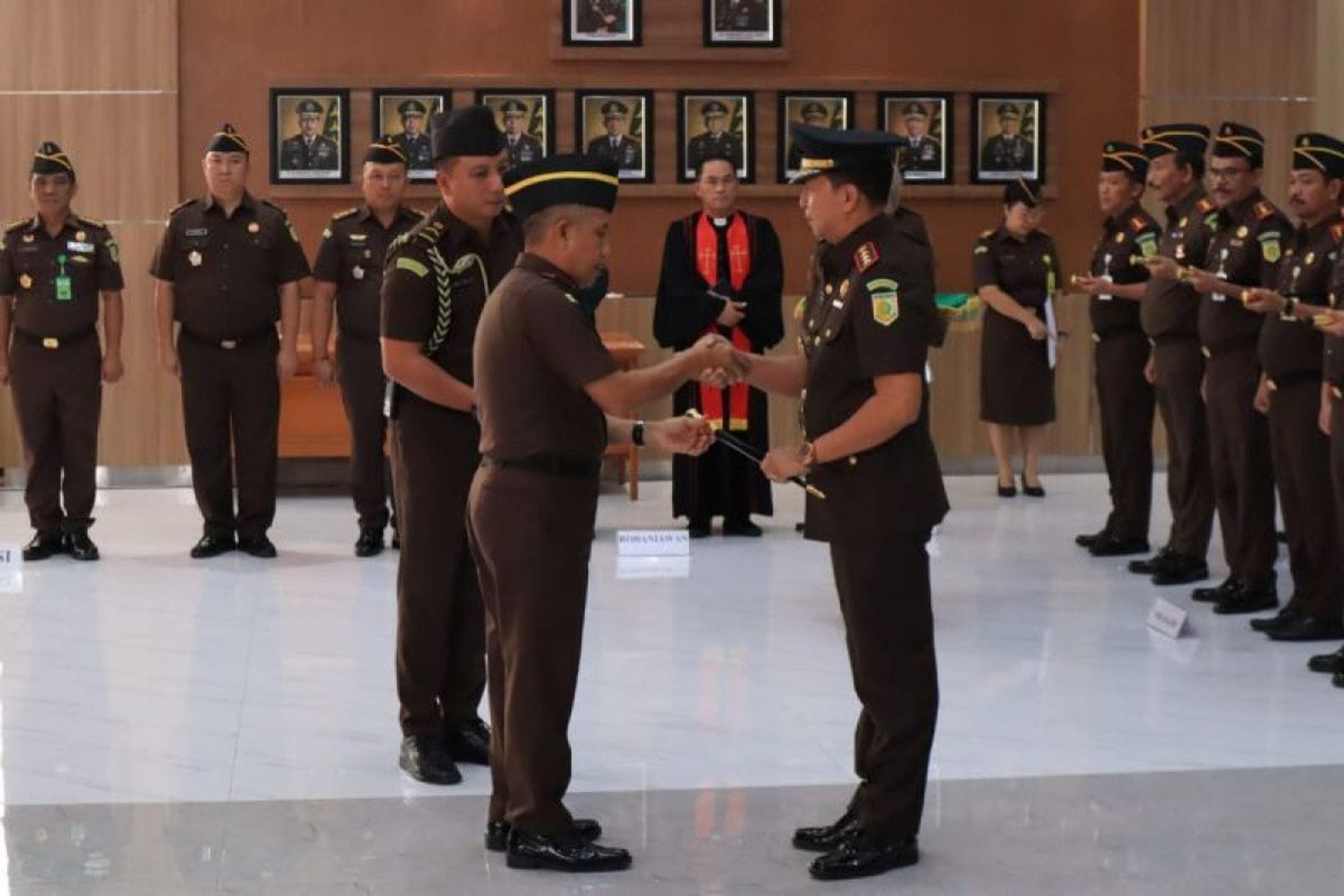 Kajati Sulut lantik Yanuar Utomo Sebagai Kajari Talaud