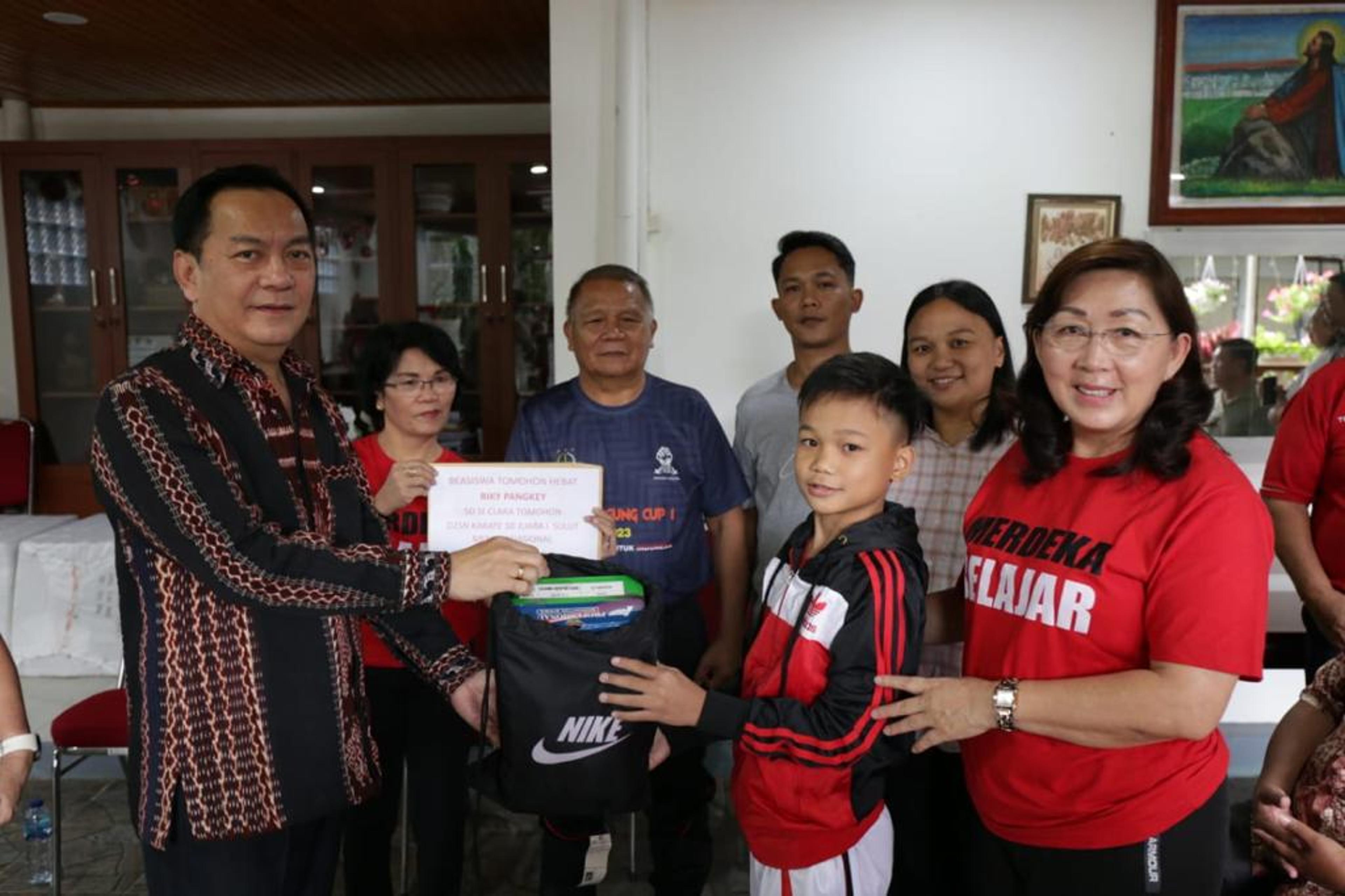 Lepas Peserta O2SN, Walikota Caroll Doakan Hasil yang Terbaik