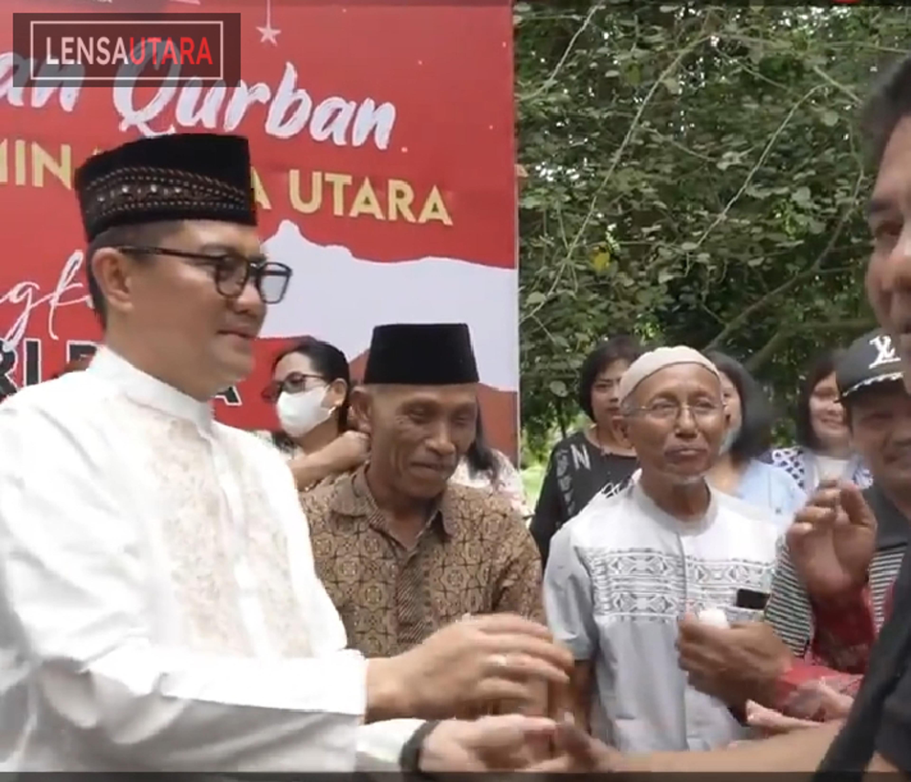 Bupati Minut Serahkan Hewan Qurban Idul Adha