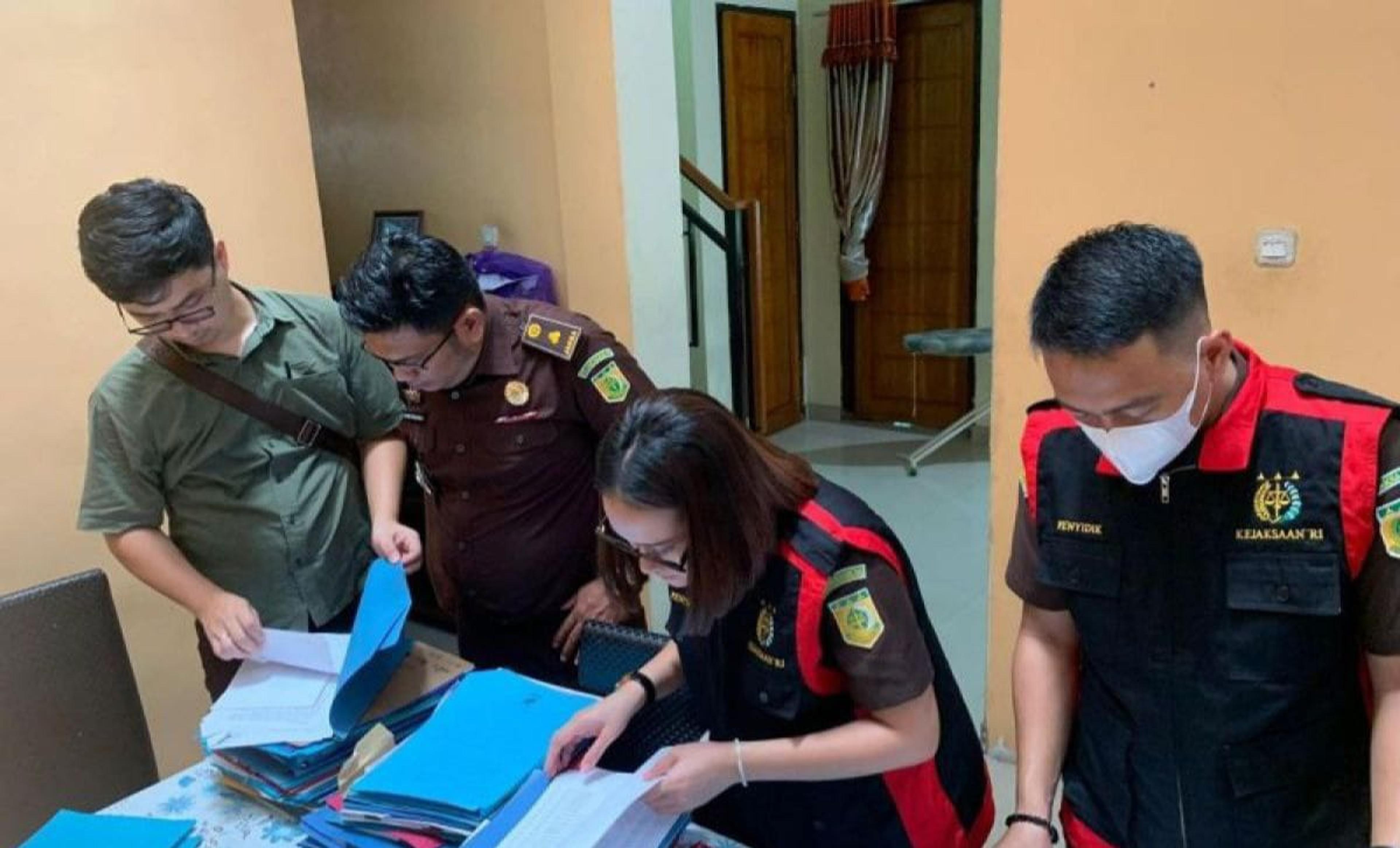 Kejari Manado Geledah Rumah Dua Tersangka Dugaan Korupsi Ikan Kaleng