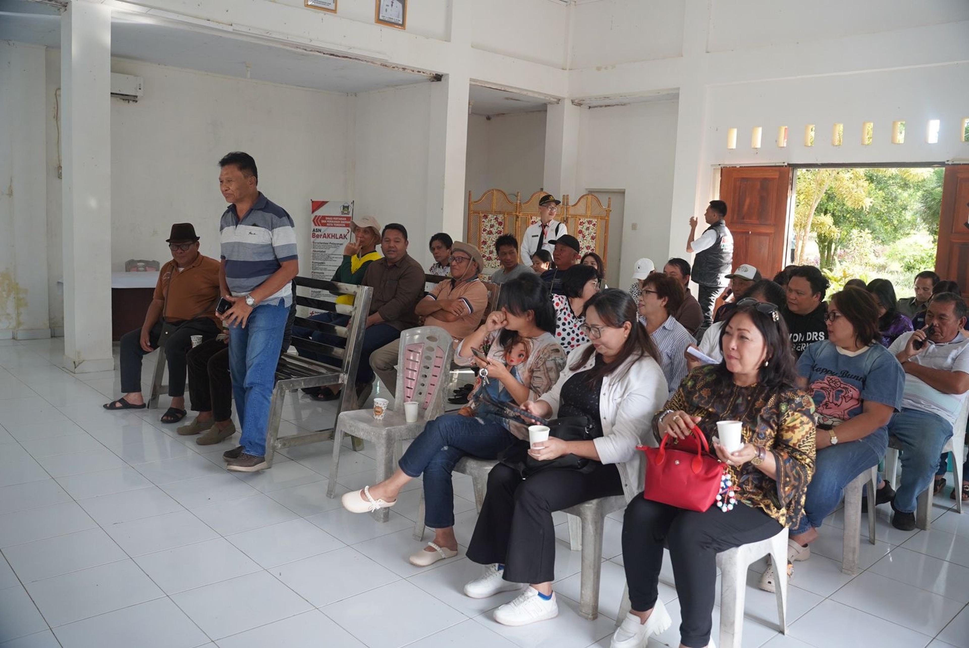 Seksi Pembuatan Kendaraan Hias Tomohon International Flower Festival (TIFF) 2026 menggelar rapat koordinasi bersama petani bunga Kota Tomohon. (Ist)