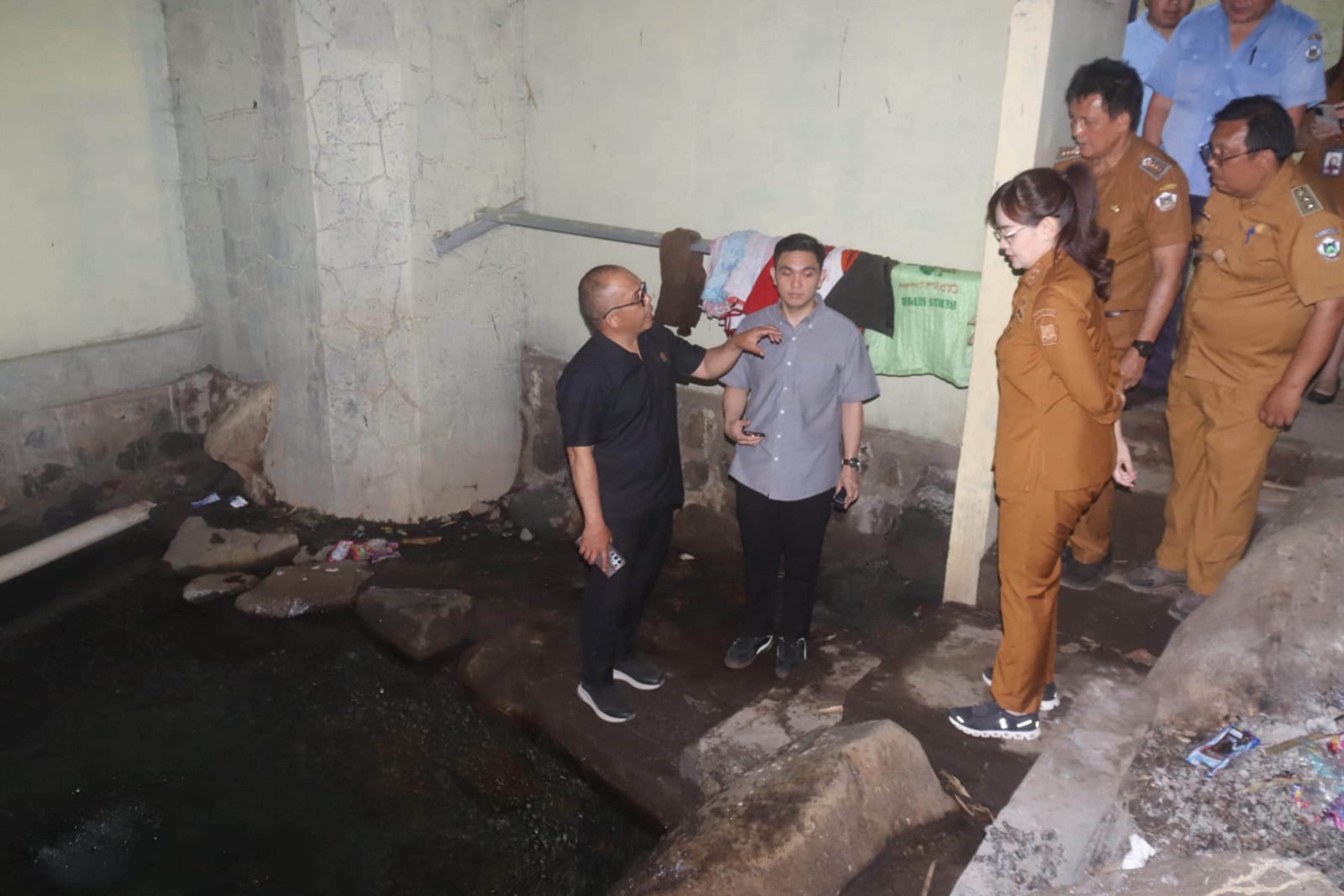 Sendy Rumajar Tinjau Langsung Penyaluran Air Bersih Bagi Warga Tomohon yang Terdampak Kekurangan Debit Air