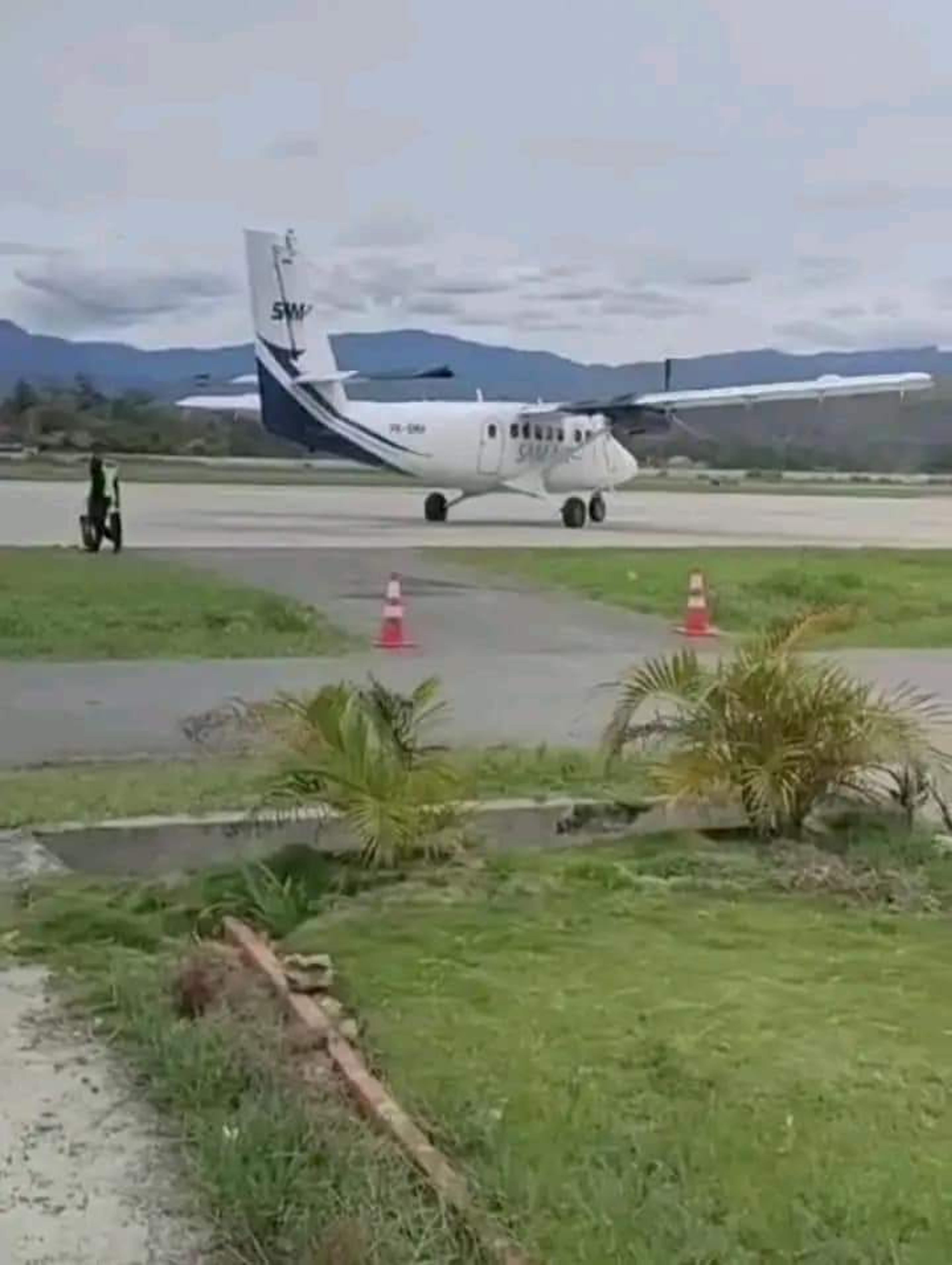 Pesawat SAM Air Mendarat Perdana di Bandara Loloda Mokoagow Bolmong