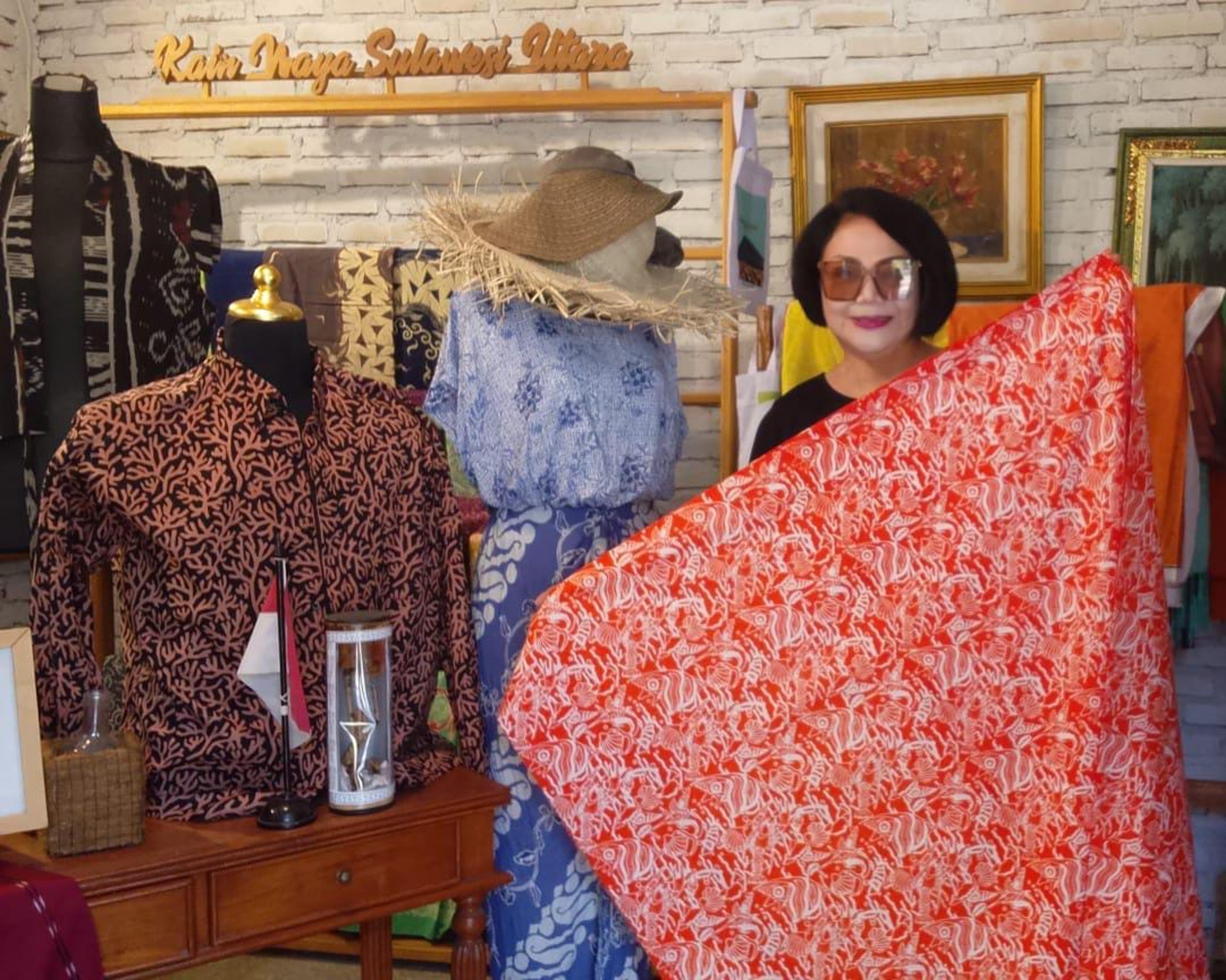 Suara Hati Merry Karouwan Menyambut Hari Batik Nasional (Pemilik Batik Waya)