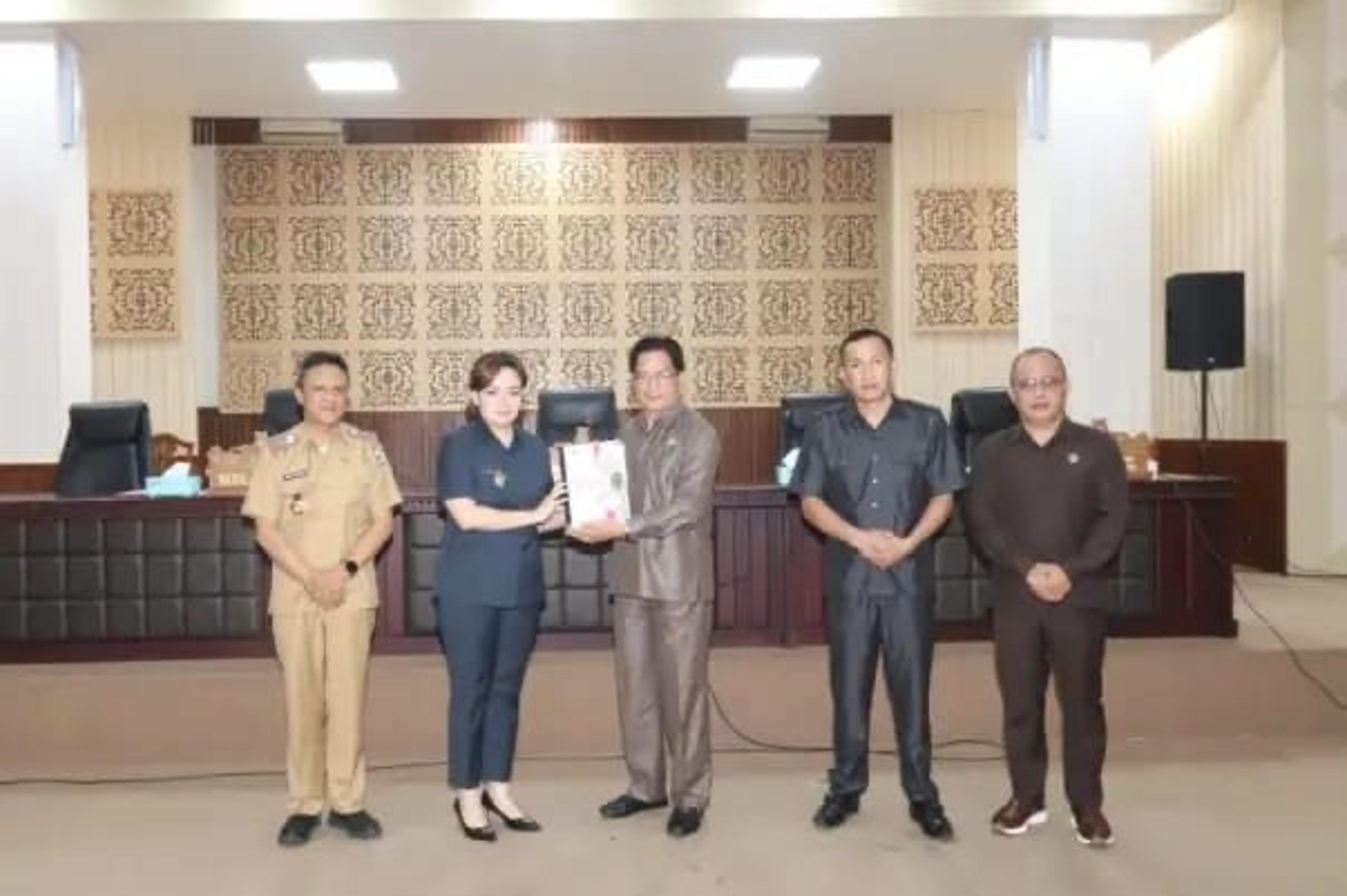 Wawali Sendy Rumajar Hadiri Rapat Paripurna DPRD Kota Tomohon Penyampaian Rancangan KUA dan PPAS 2027